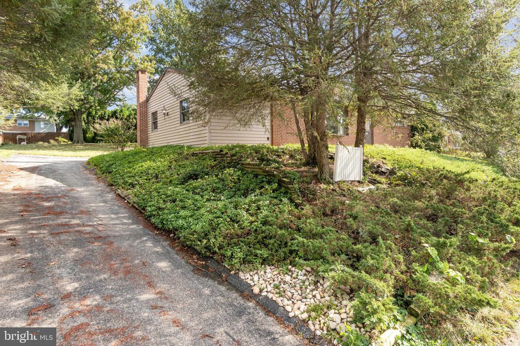 Photo of 2540 Log Cabin Road, YORK, PA 17408 (MLS # PAYK2090906)