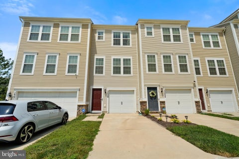 Photo of 17008 Hoskins Way, DUMFRIES, VA 22026 (MLS # VAPW2128118)