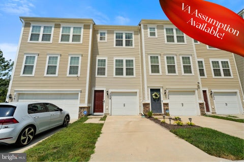 Photo of 17008 Hoskins Way, DUMFRIES, VA 22026 (MLS # VAPW2128118)
