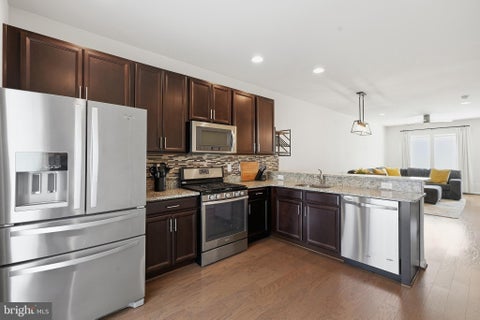 Condo For Sale - 17008 Hoskins Way<br/> DUMFRIES, VA 22026