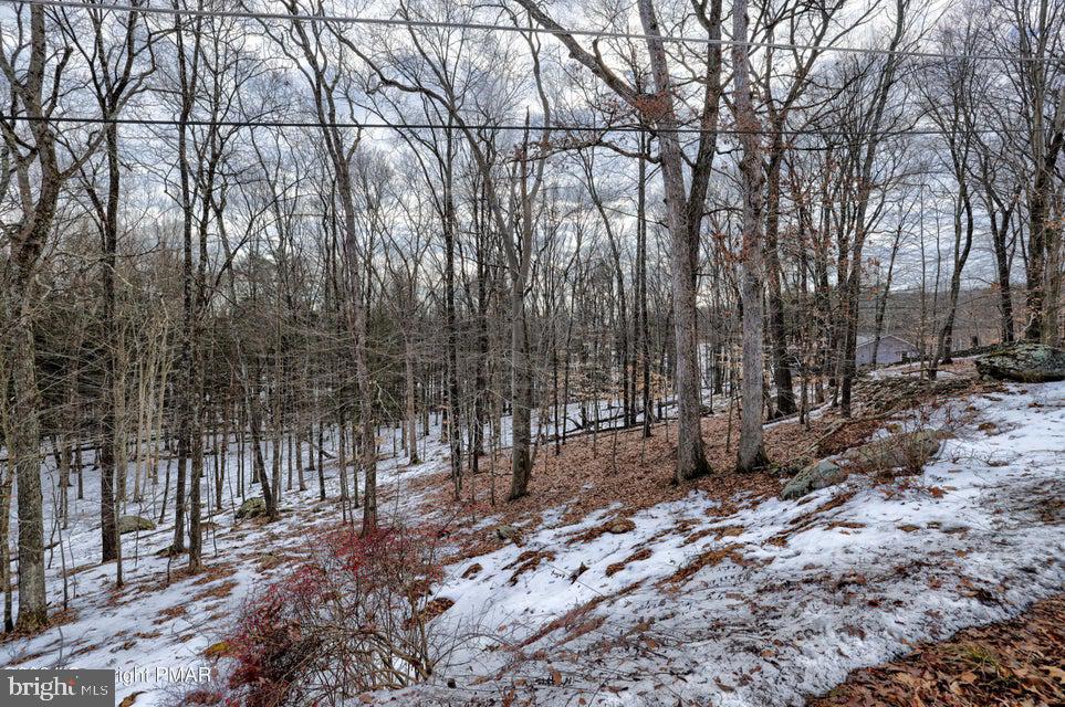 *** STREAMFRONT LOT *** 2 Minute Drive to the Lake / Beach, This Property is Located on a Quiet Cul-De-Sac, What a Fabulous Location to Build Your Dream Home or Just Hold on to it and Build Later on... While still Making use of all the Amenities the Community has to Offer., Amenities Include - Outdoor Swimming, Outdoor Tennis Cts, Lake with Beach Area, Clubhouse. Come Check it out, Schedule your Private Viewing