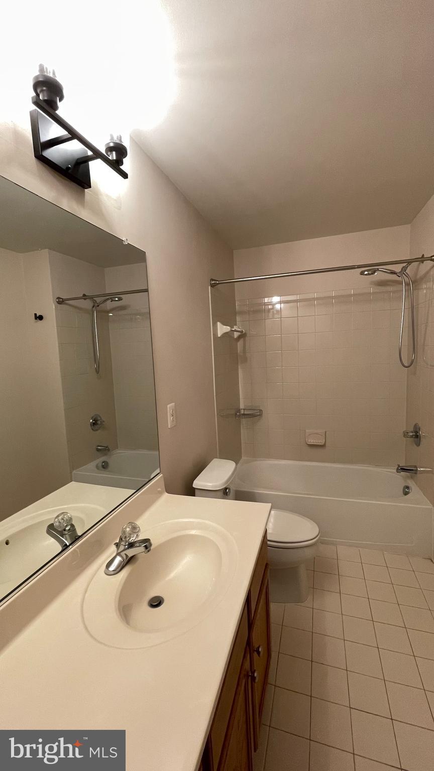 POWELLS RUN VILLAGE COND - Residential Lease