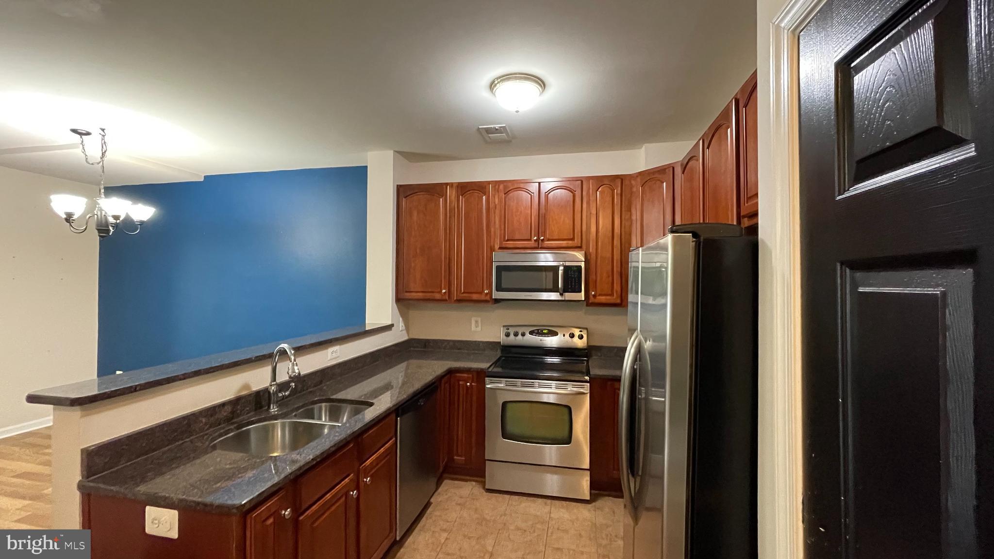 POWELLS RUN VILLAGE COND - Residential Lease