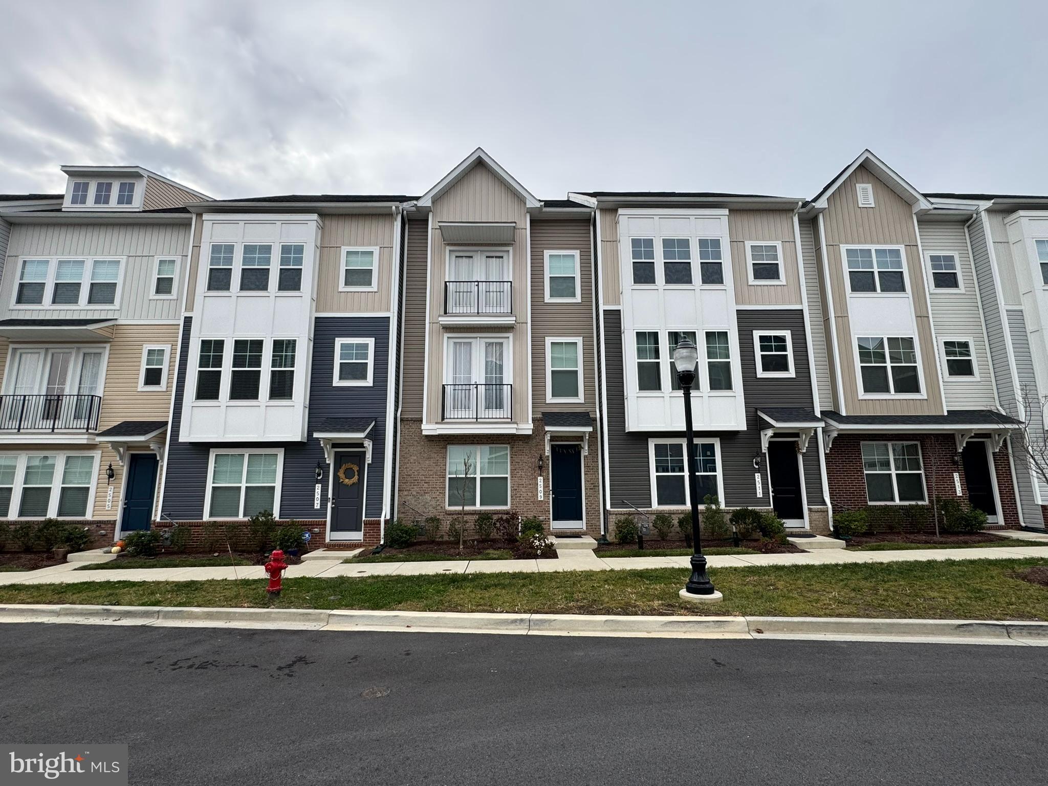 TOWNS AT MARKET COMMONS - Residential Lease