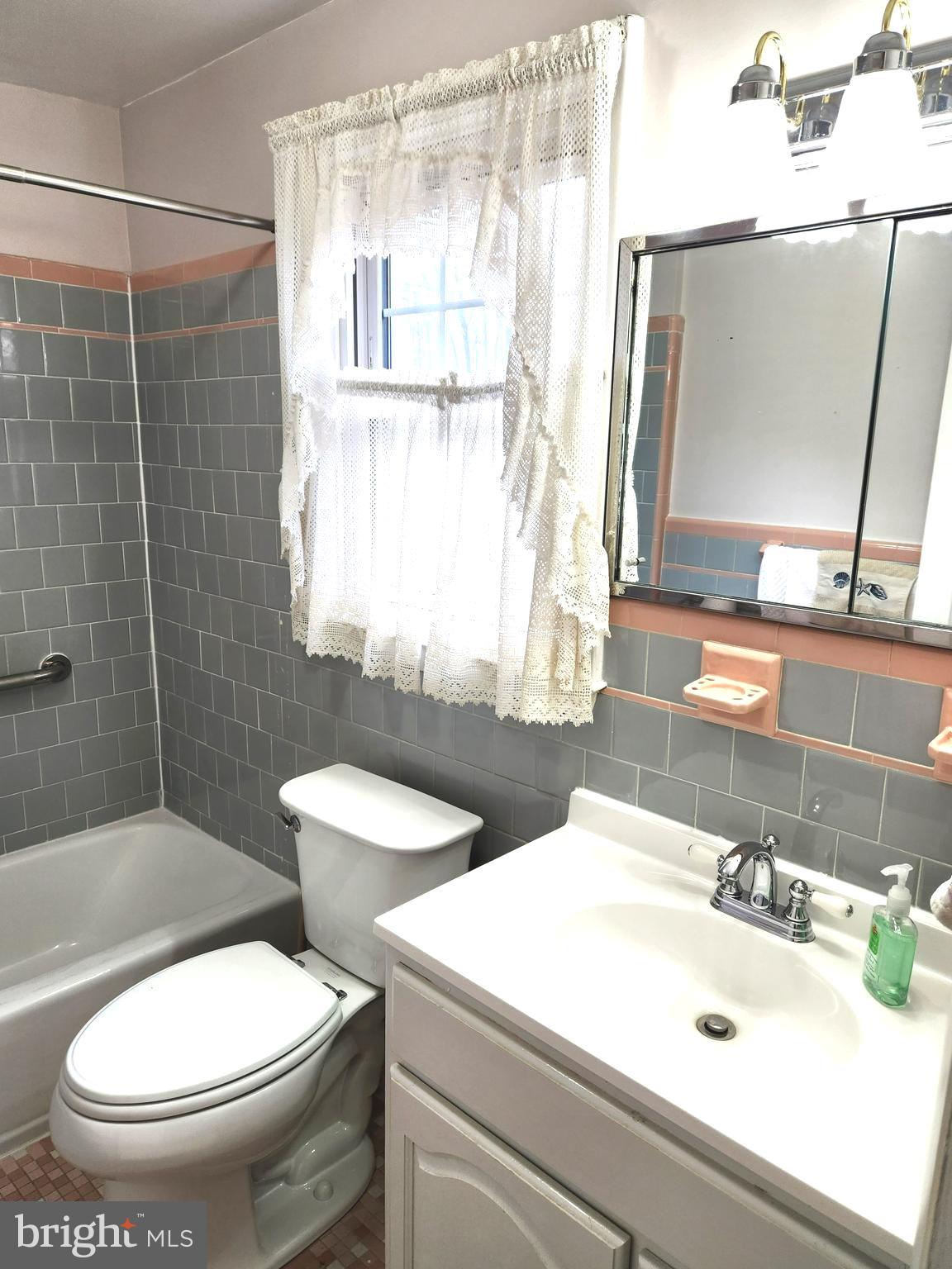 HILLCREST MANOR - Residential