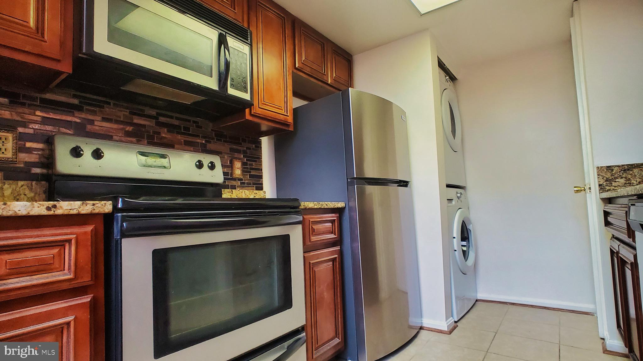 VISTAS 2 AT LAUREL - Residential Lease