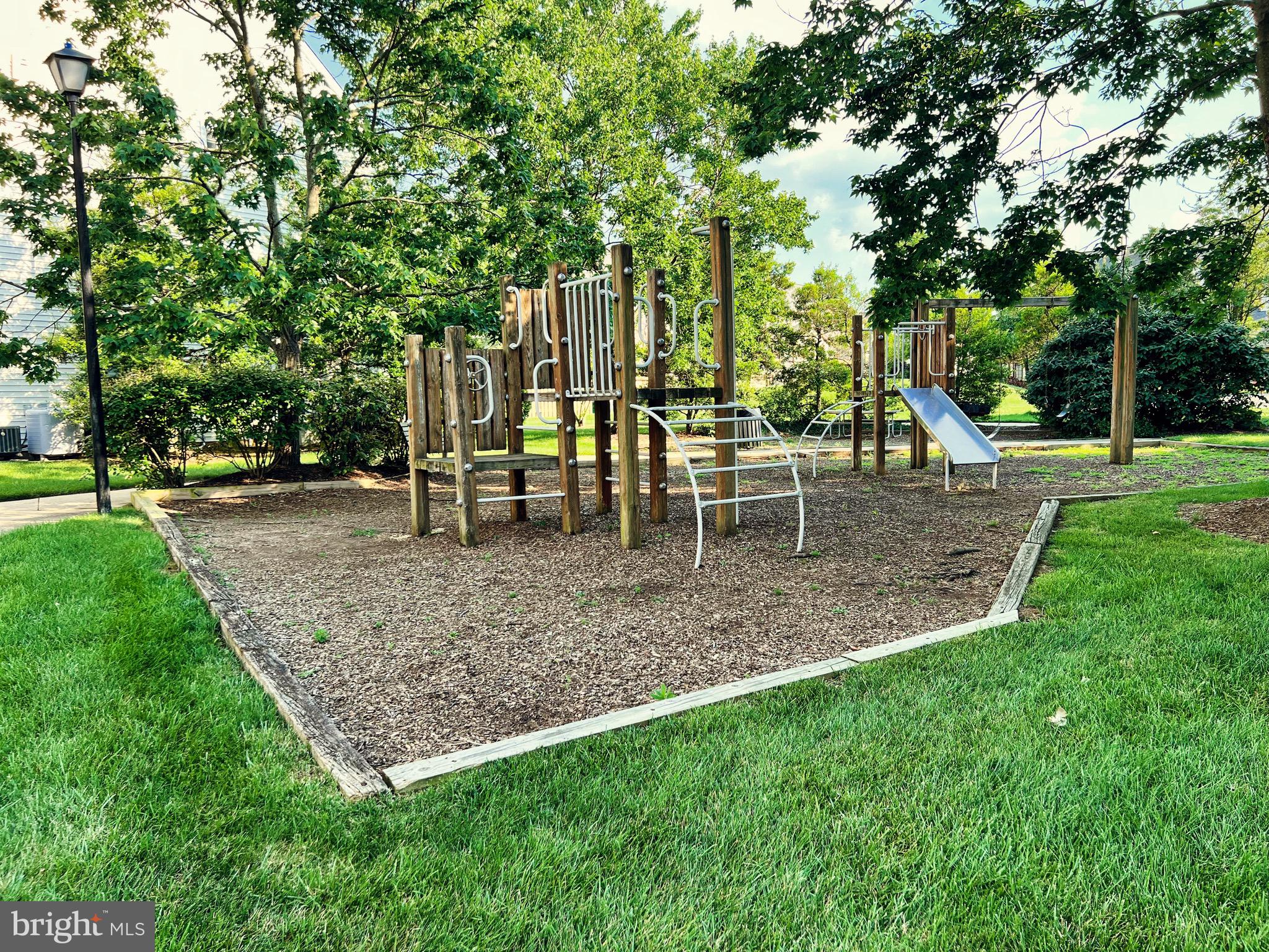 VISTAS 2 AT LAUREL - Residential Lease