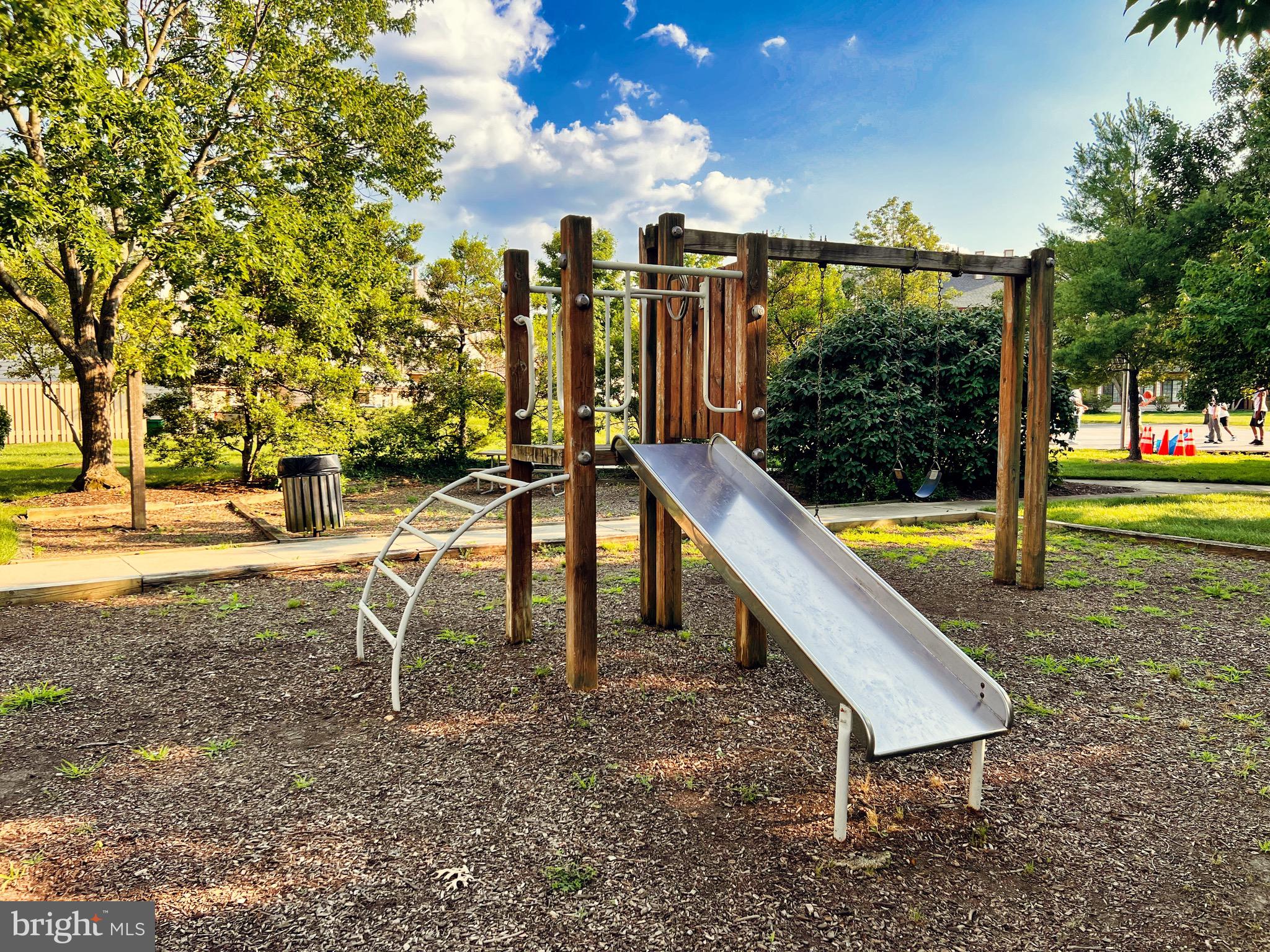 VISTAS 2 AT LAUREL - Residential Lease