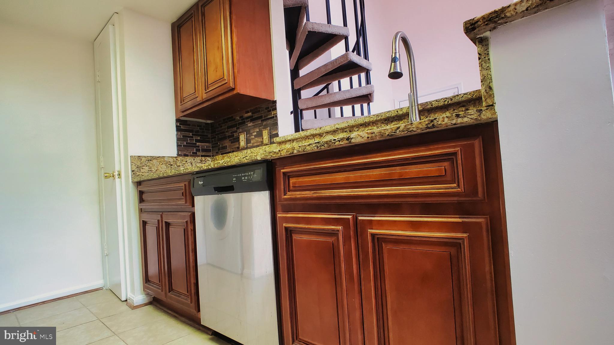 VISTAS 2 AT LAUREL - Residential Lease