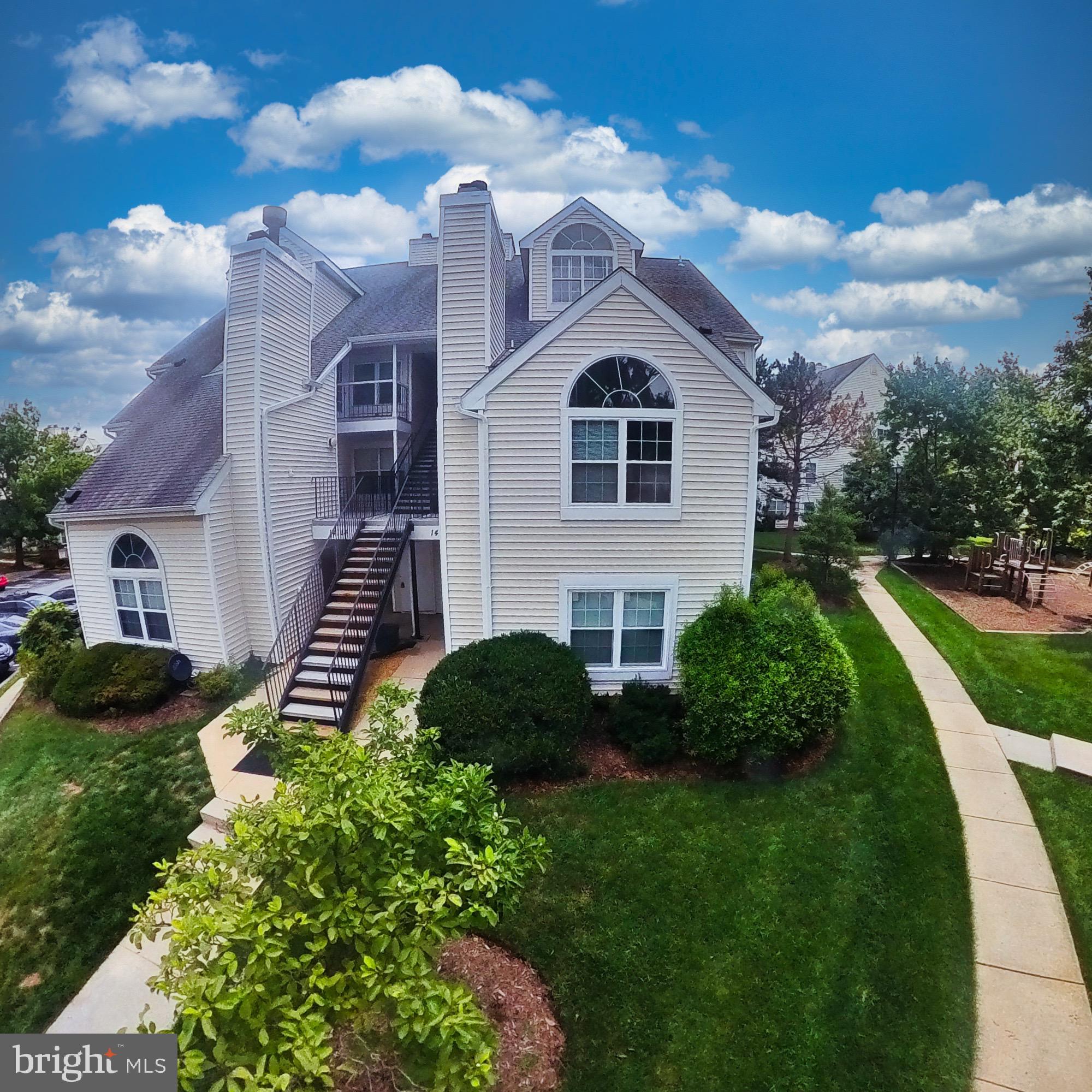 VISTAS 2 AT LAUREL - Residential Lease