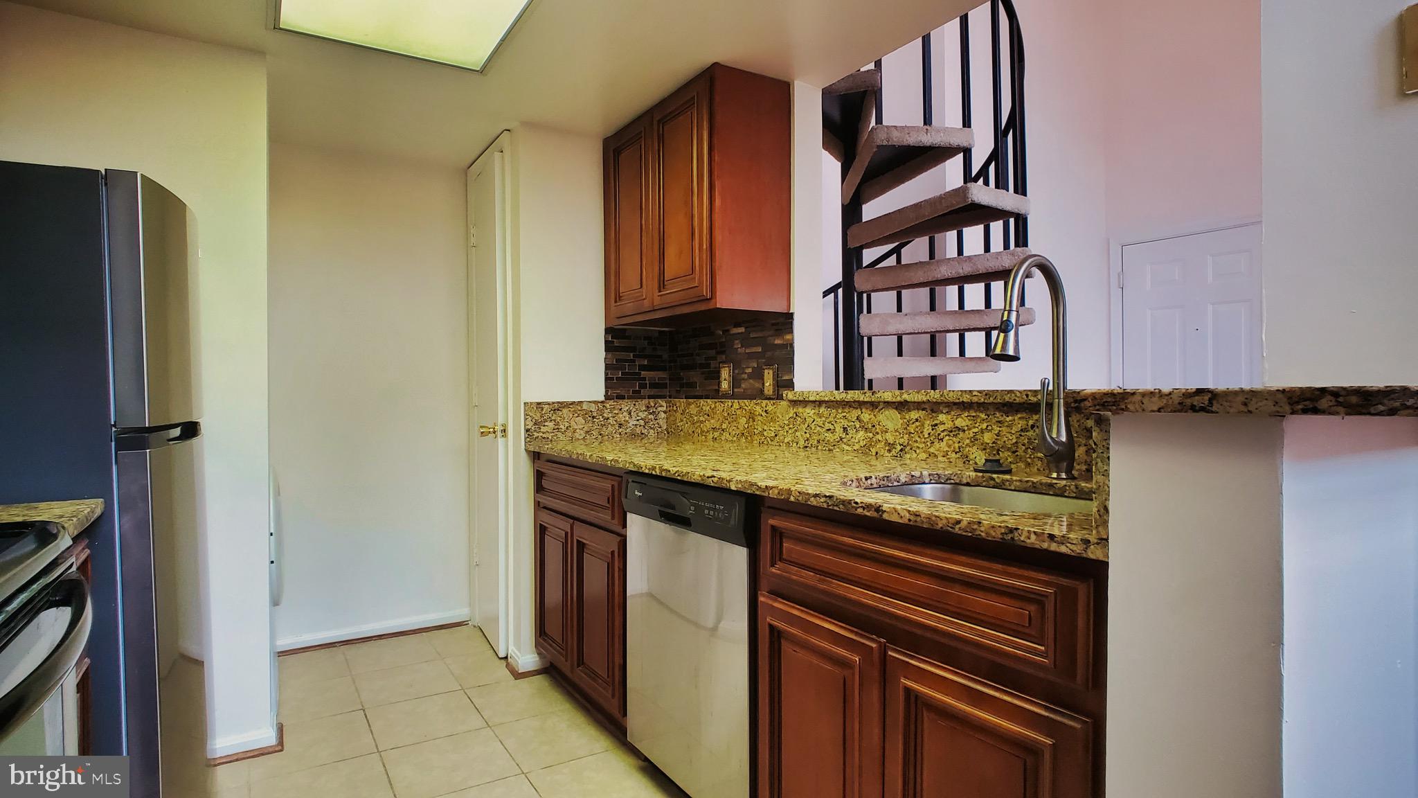 VISTAS 2 AT LAUREL - Residential Lease