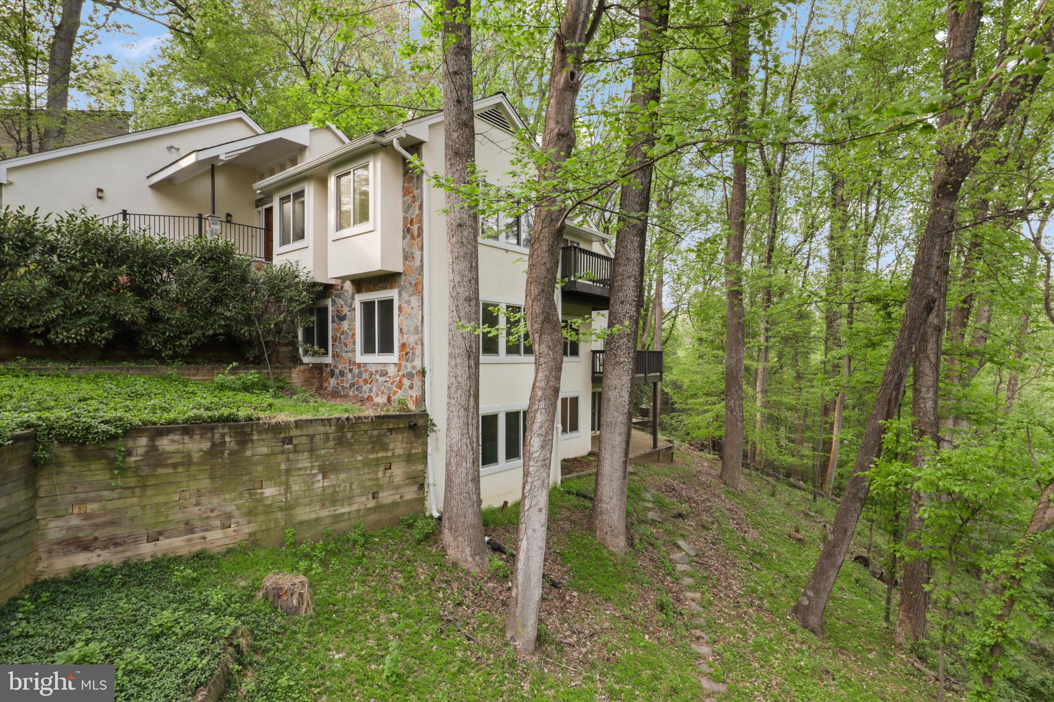 CONGRESSIONAL COUNTRY CLUB ESTATES - Residential