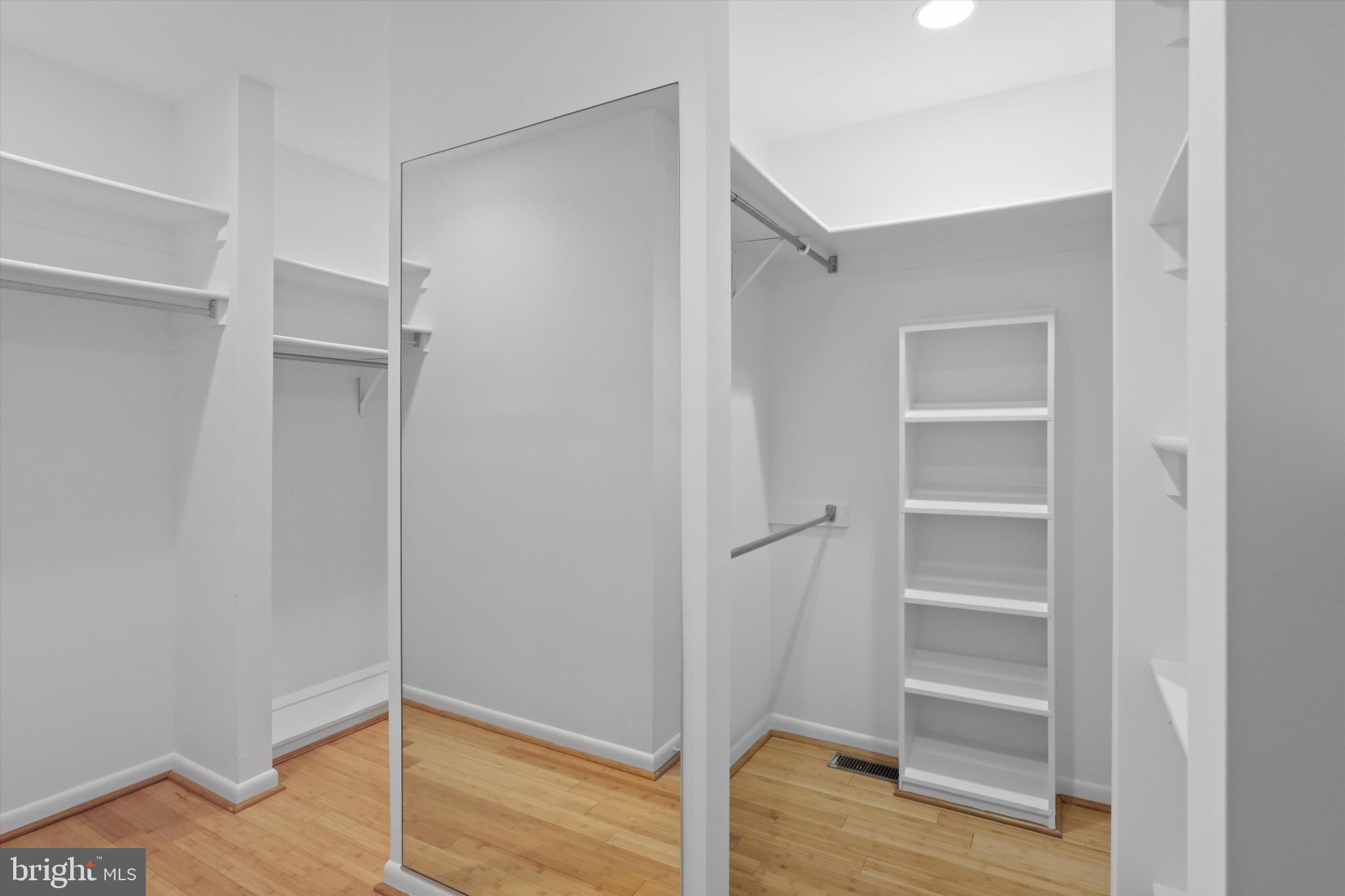 CONGRESSIONAL COUNTRY CLUB ESTATES - Residential