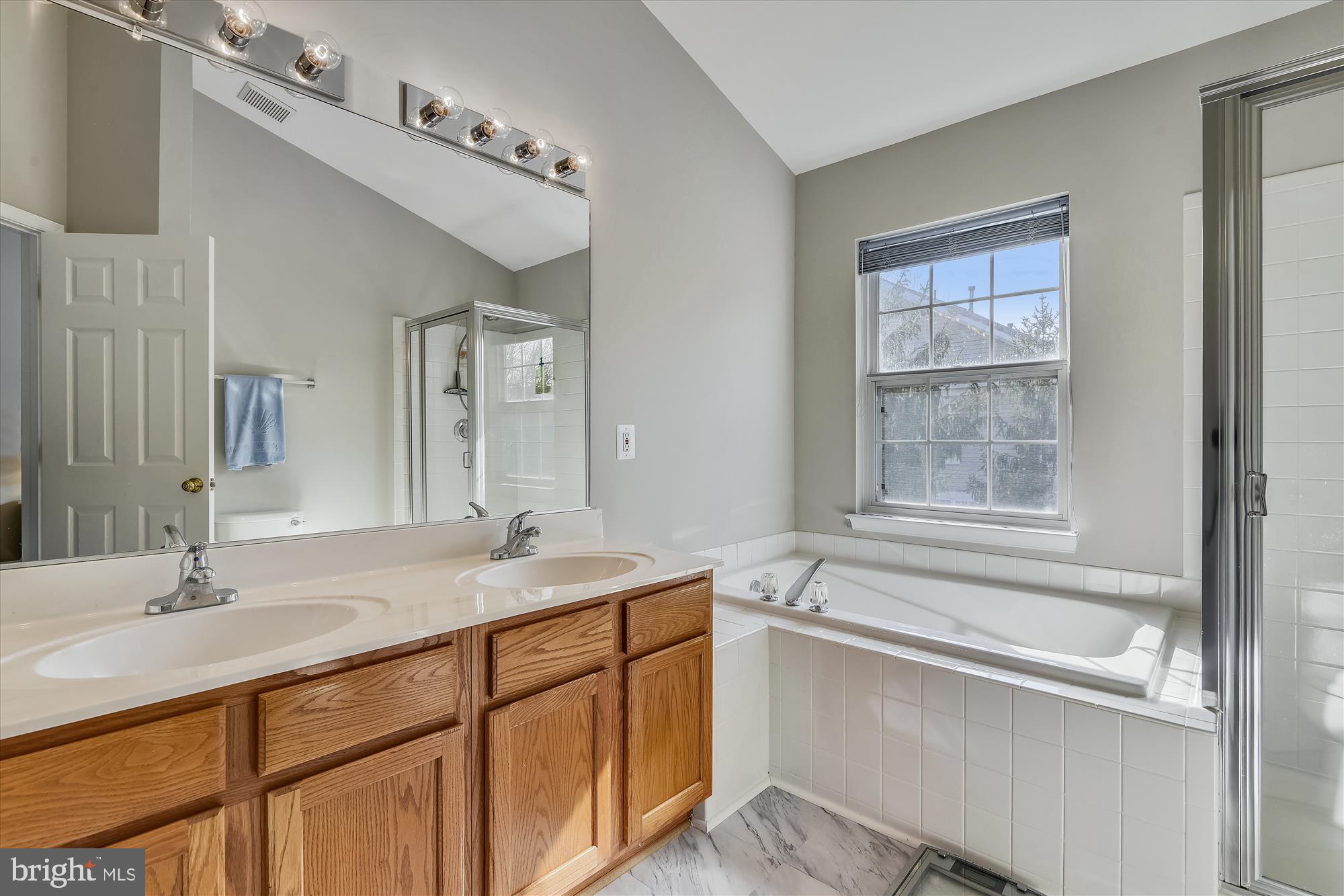 BROADLANDS - Residential