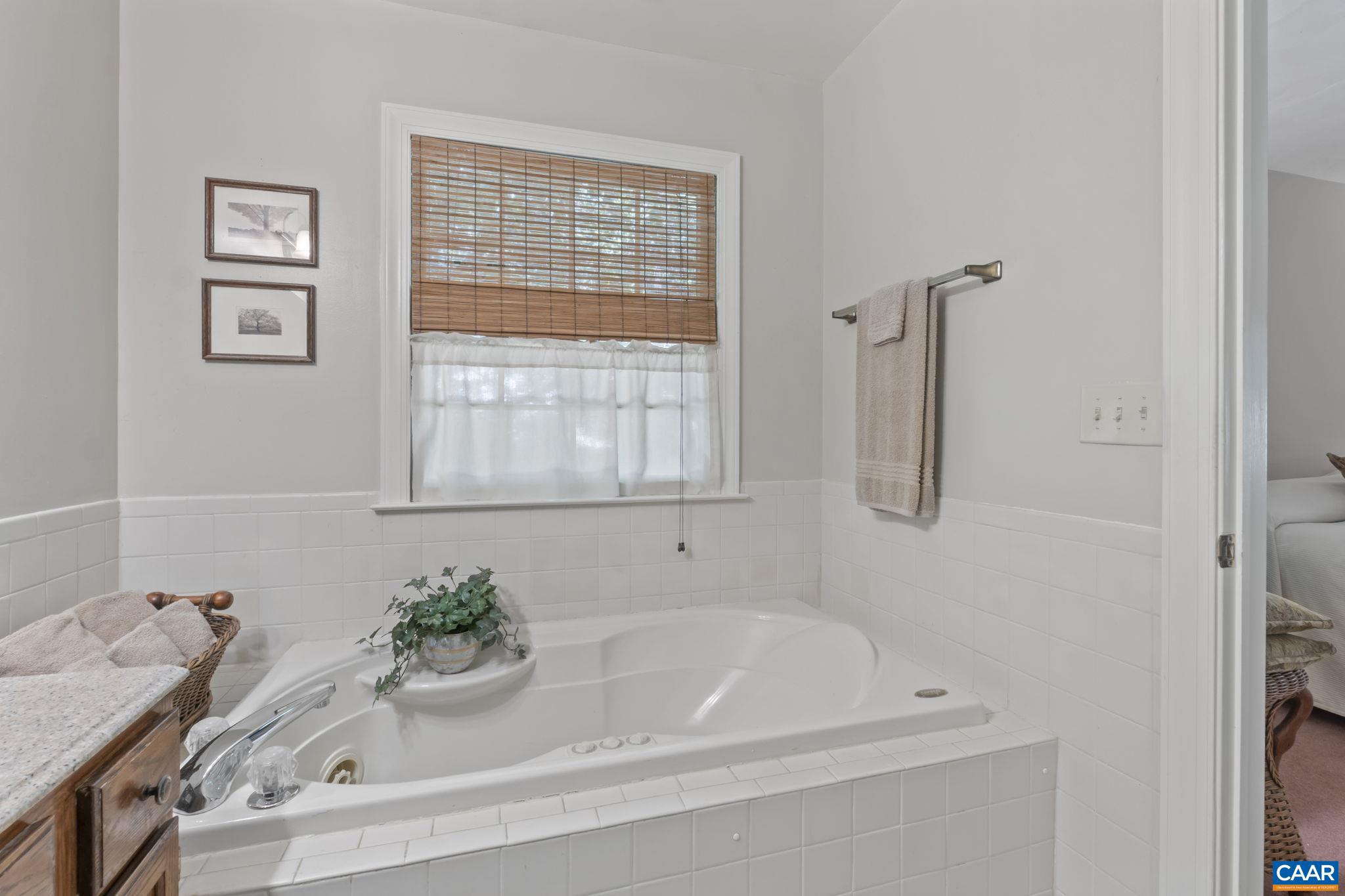 LAKE MONTICELLO - Residential