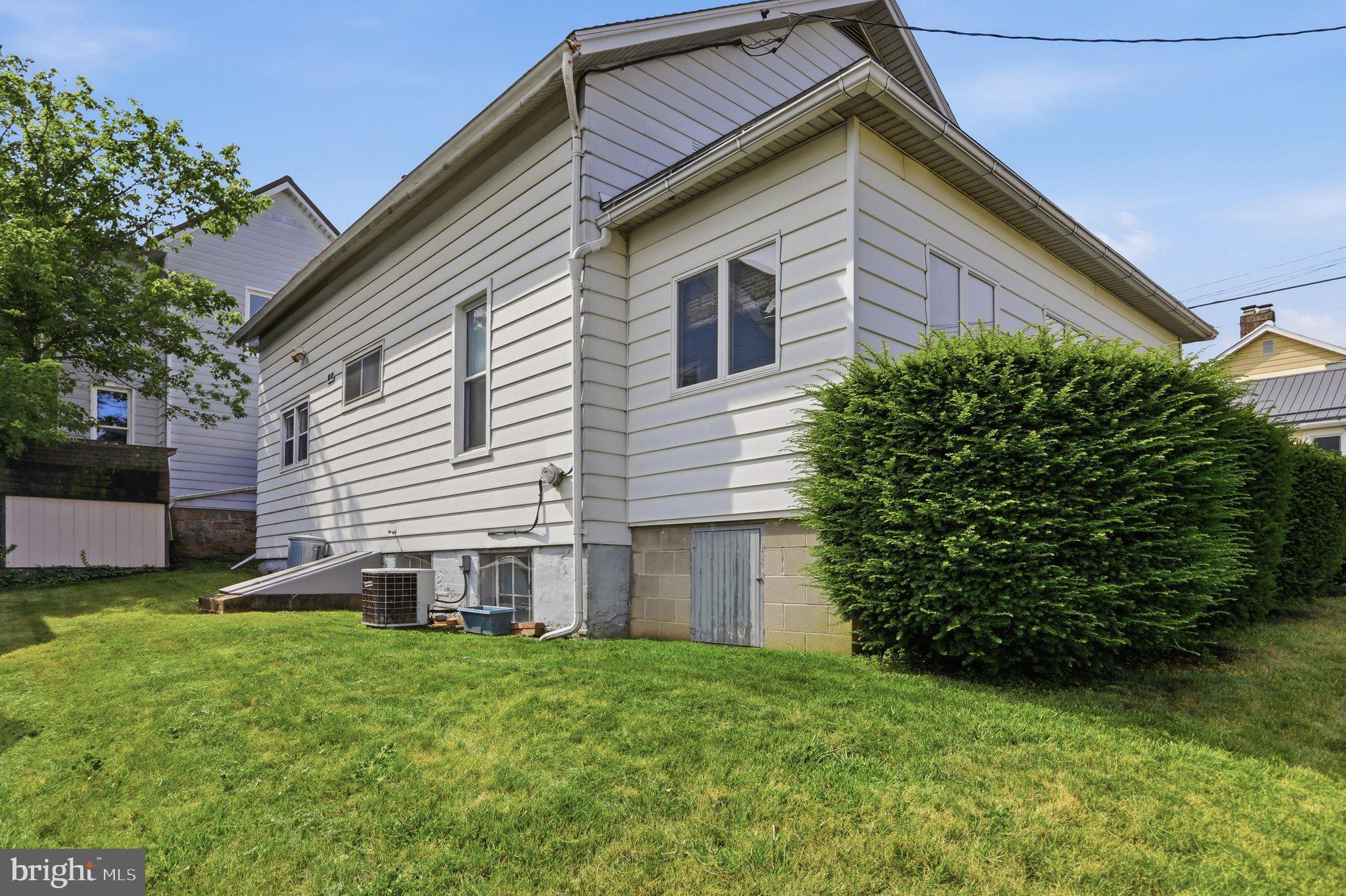 86 OAK STREET