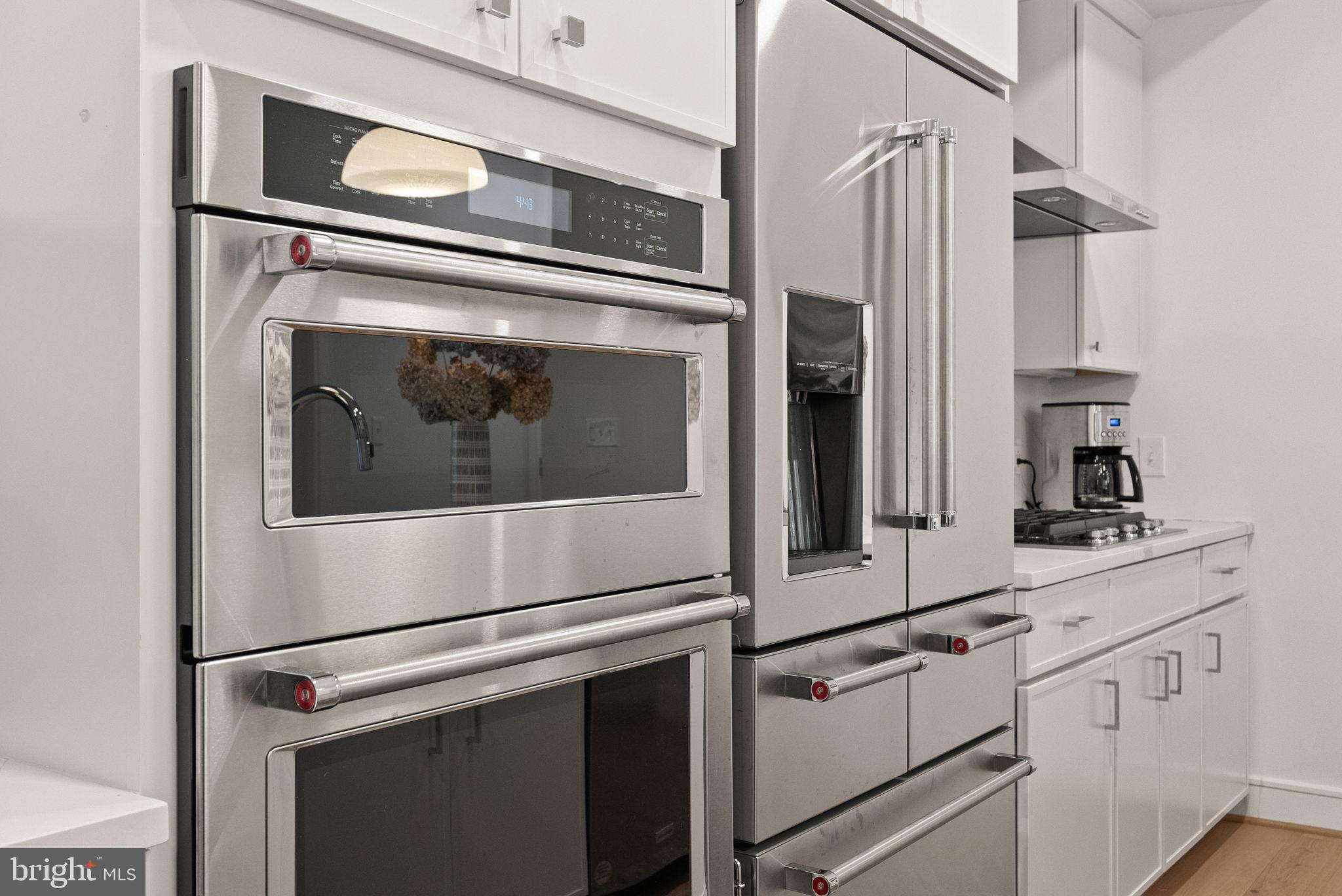 635 SLATERS LANE 302