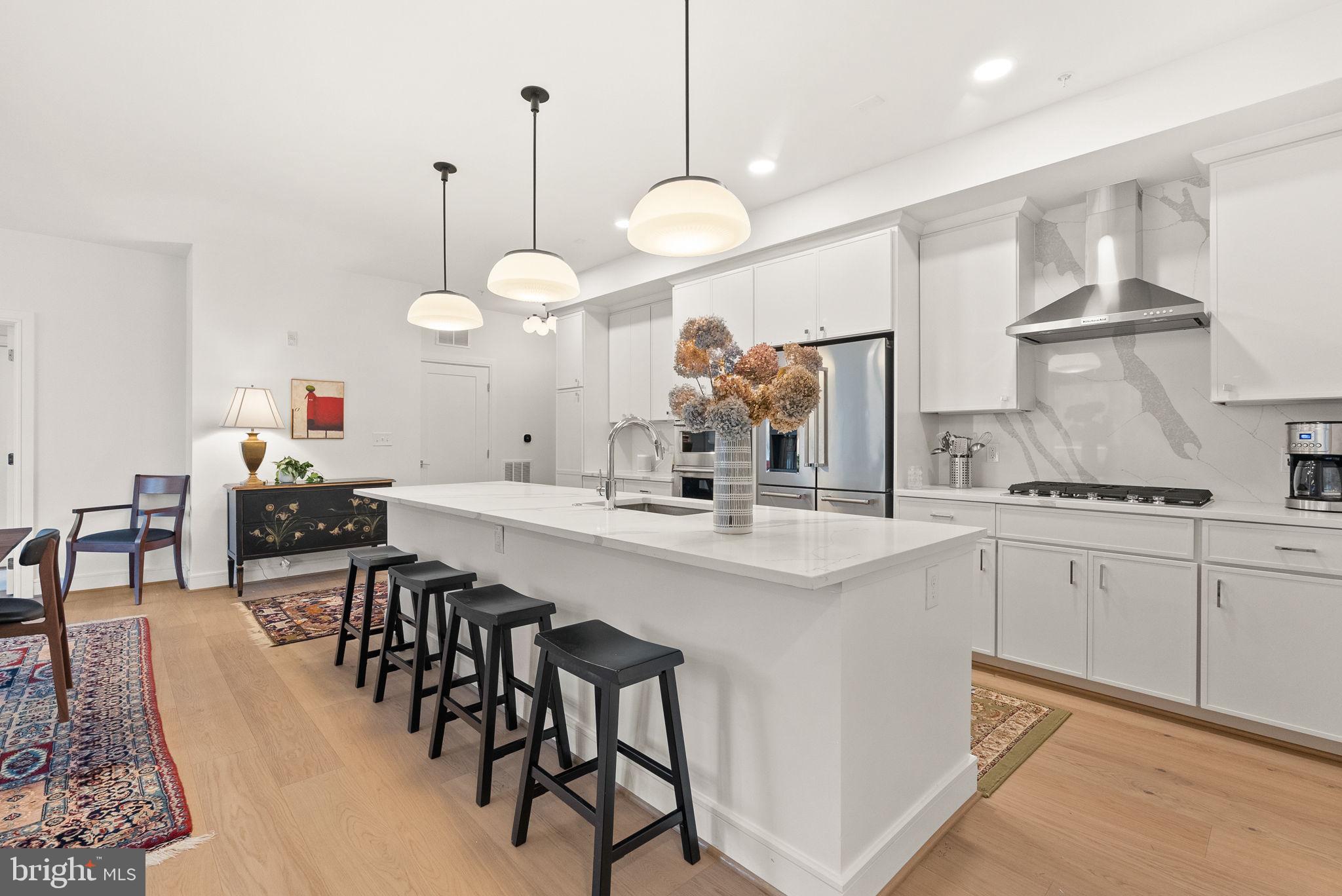 635 SLATERS LANE 302