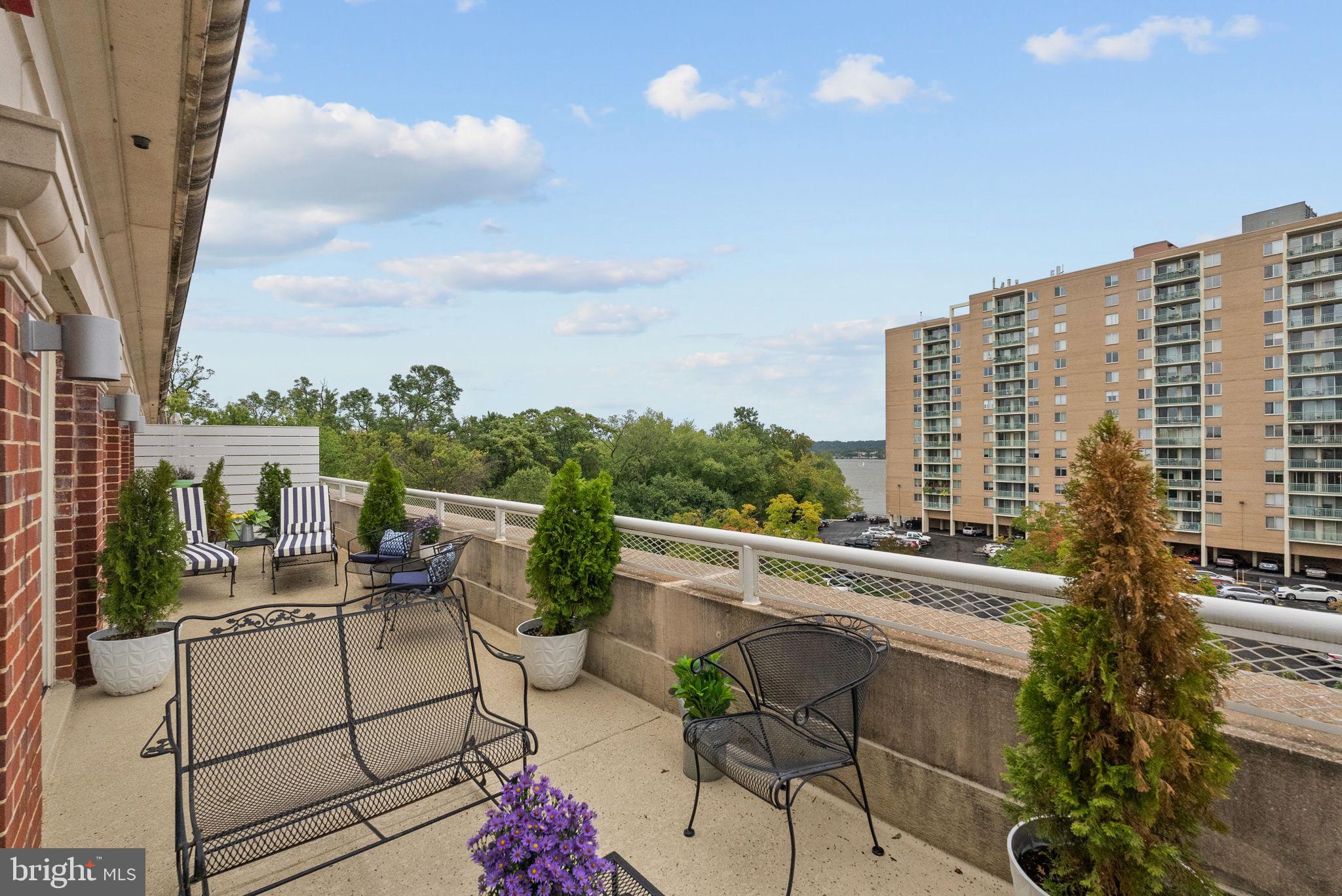 OLD TOWN NORTH - Residential