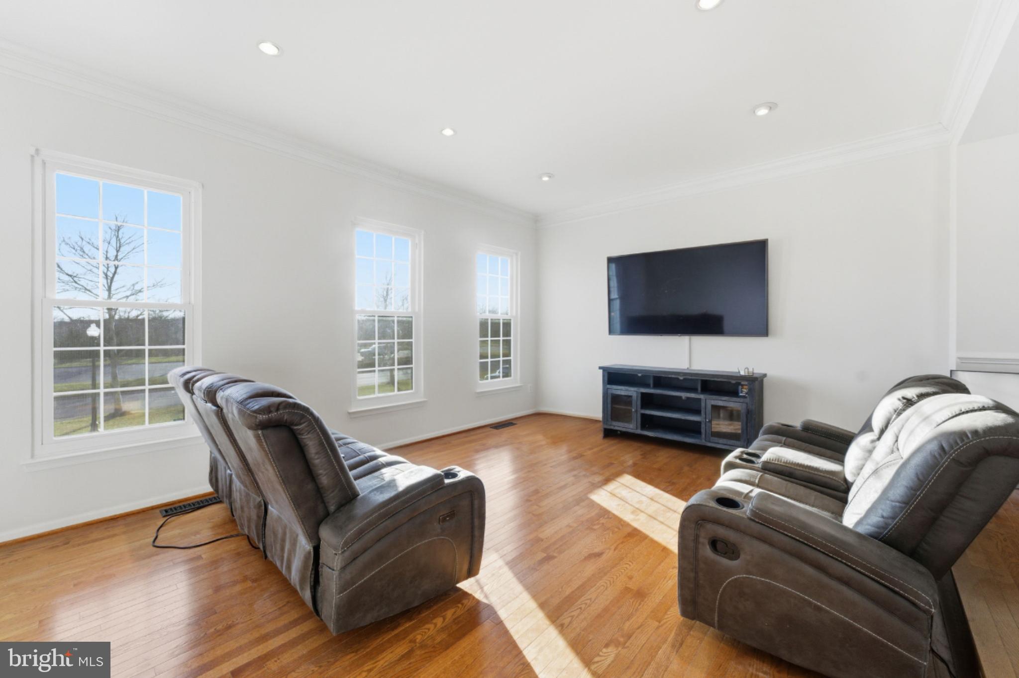 SOUTH RIDING - Residential