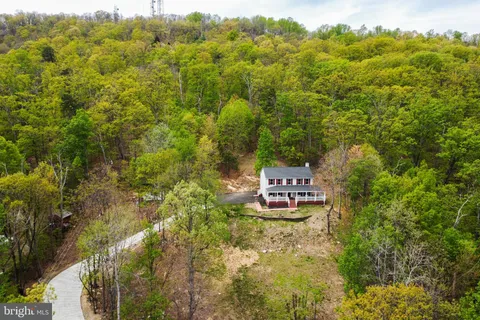 2112 Gore Drive, Haymarket, VA MLS: VAPW2085974