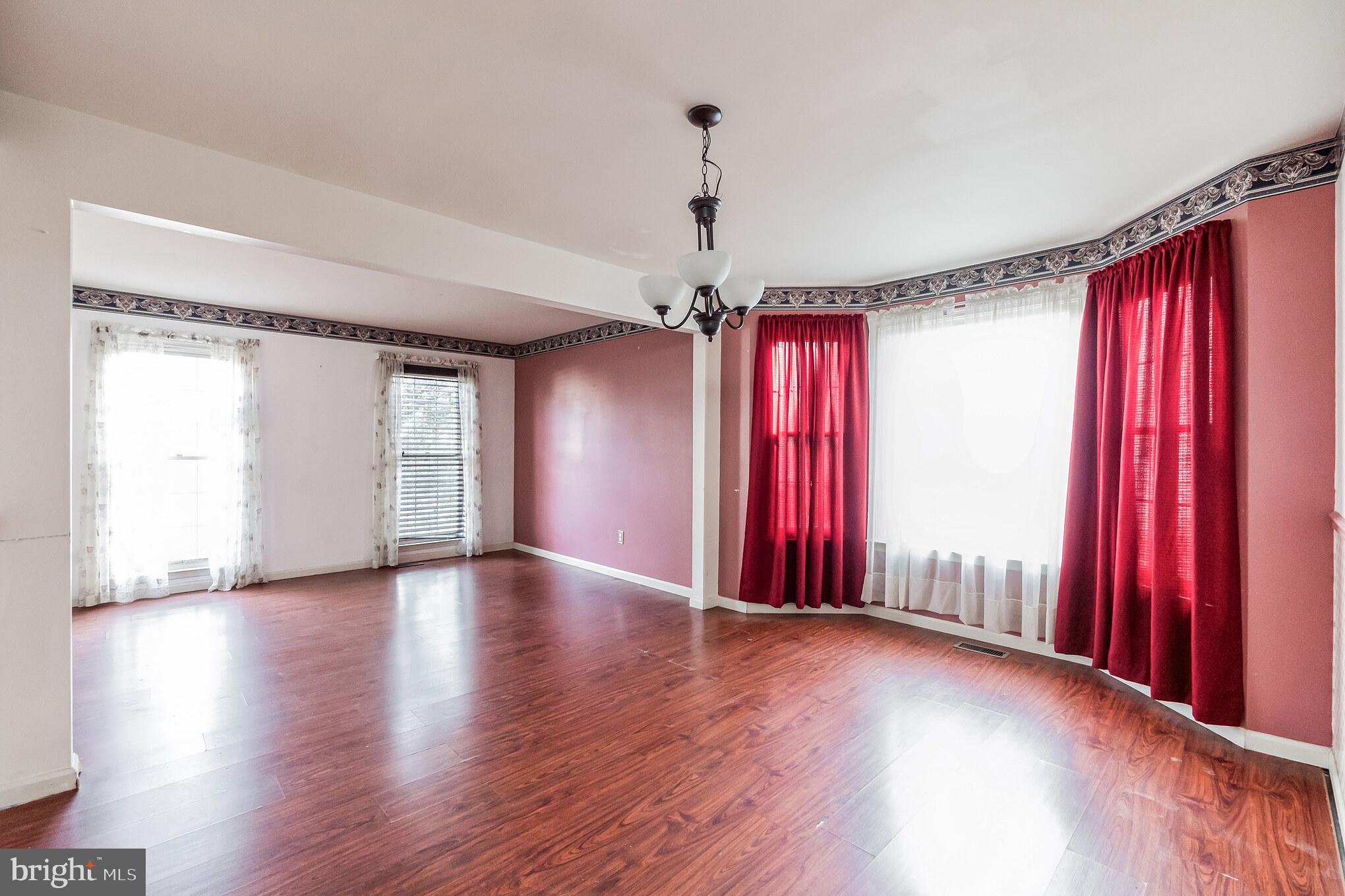 LOWES ISLAND/CASCADES - Residential