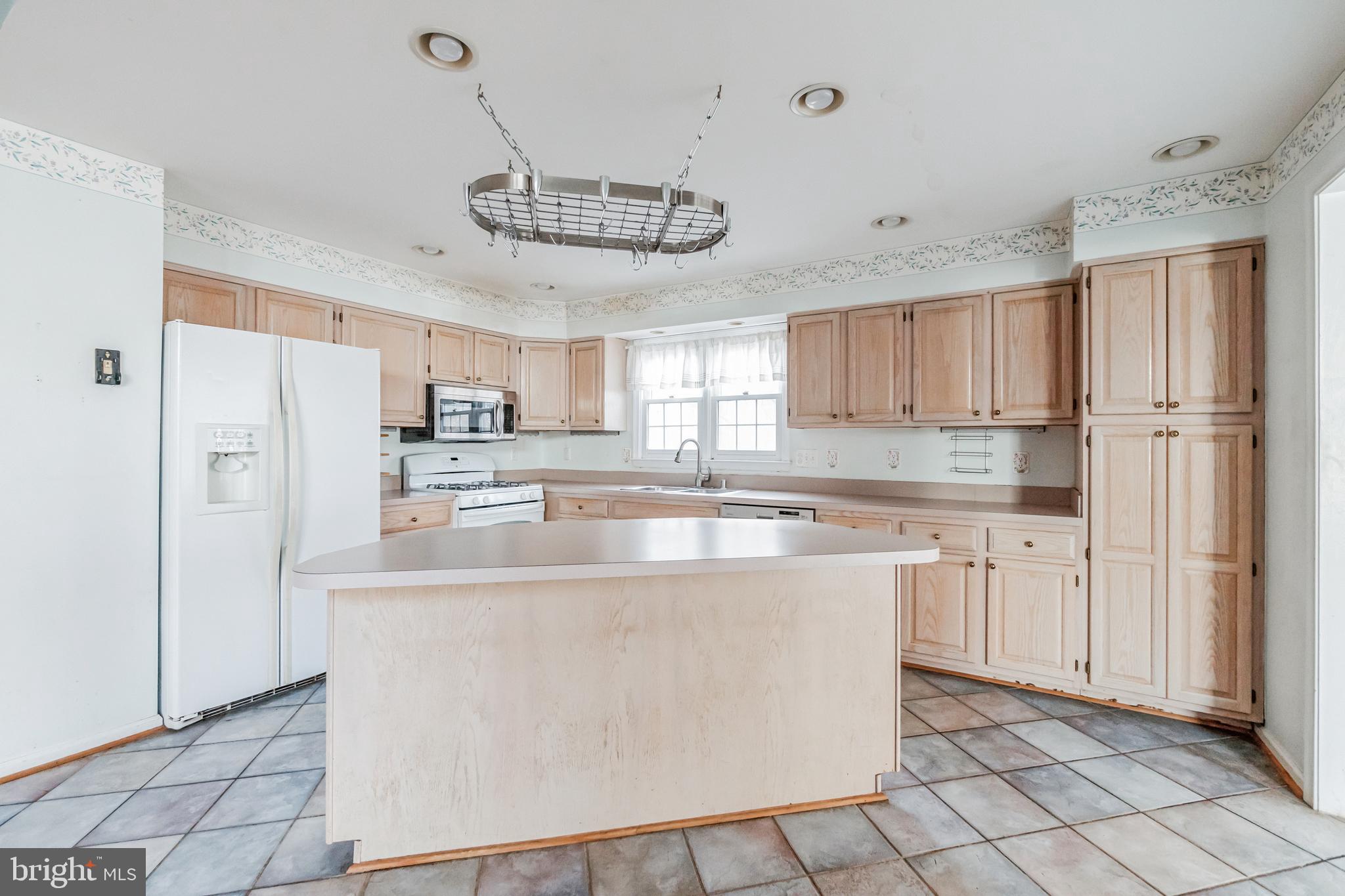 LOWES ISLAND/CASCADES - Residential