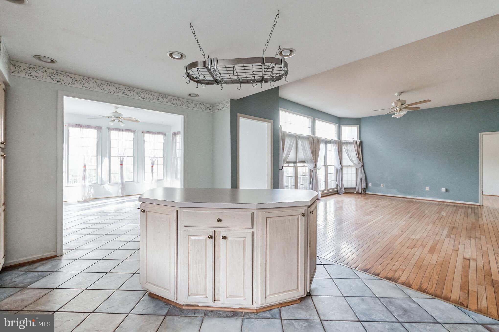 LOWES ISLAND/CASCADES - Residential