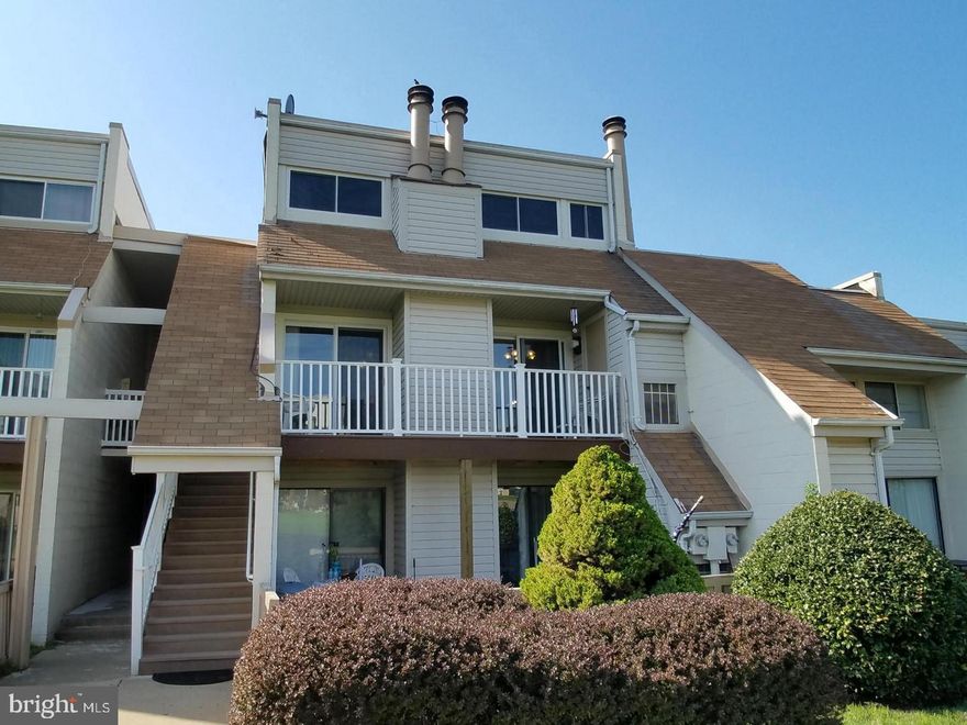 2-bedroom, 1.5-bath condo in a prime Sterling location! Bright open floor plan with a living/dining area,  kitchen with ample storage, and in-unit washer/dryer. Two generously sized bedrooms upstairs with a full bath, plus a convenient half bath on the main level. Enjoy the community amenities, including playgrounds, walking paths, and more.

Perfect commuter location just minutes from Dulles Town Center, Route 7, Route 28, and the Toll Road, plus shopping, dining, and entertainment.