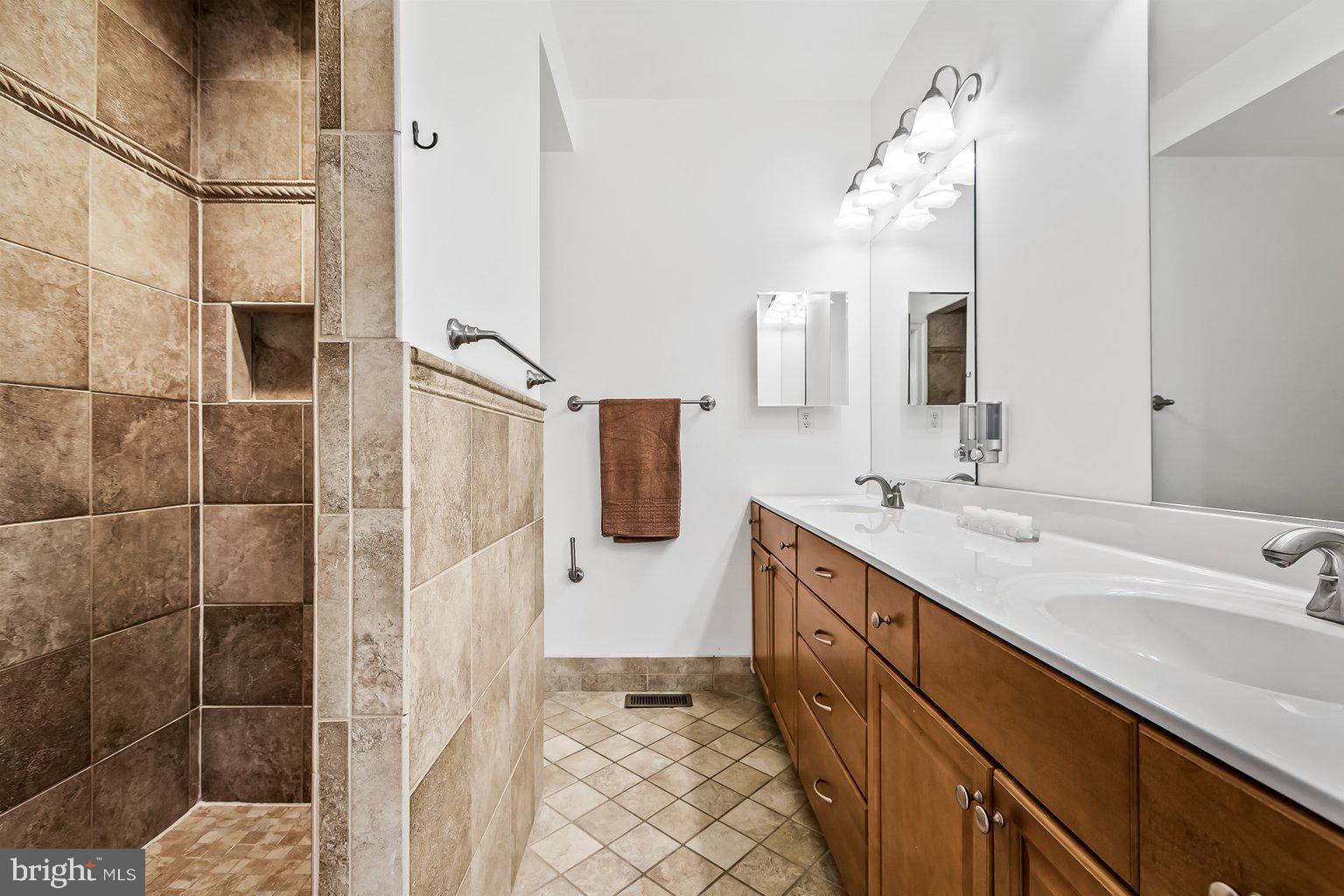 HIGHLANDTOWN - Residential