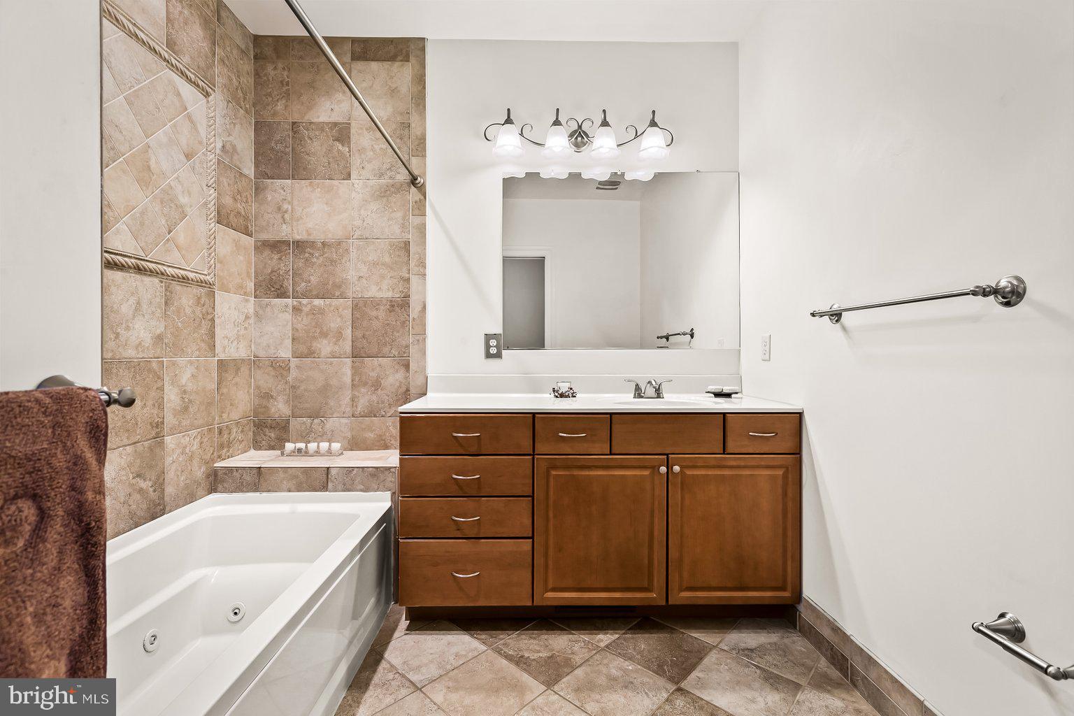 HIGHLANDTOWN - Residential