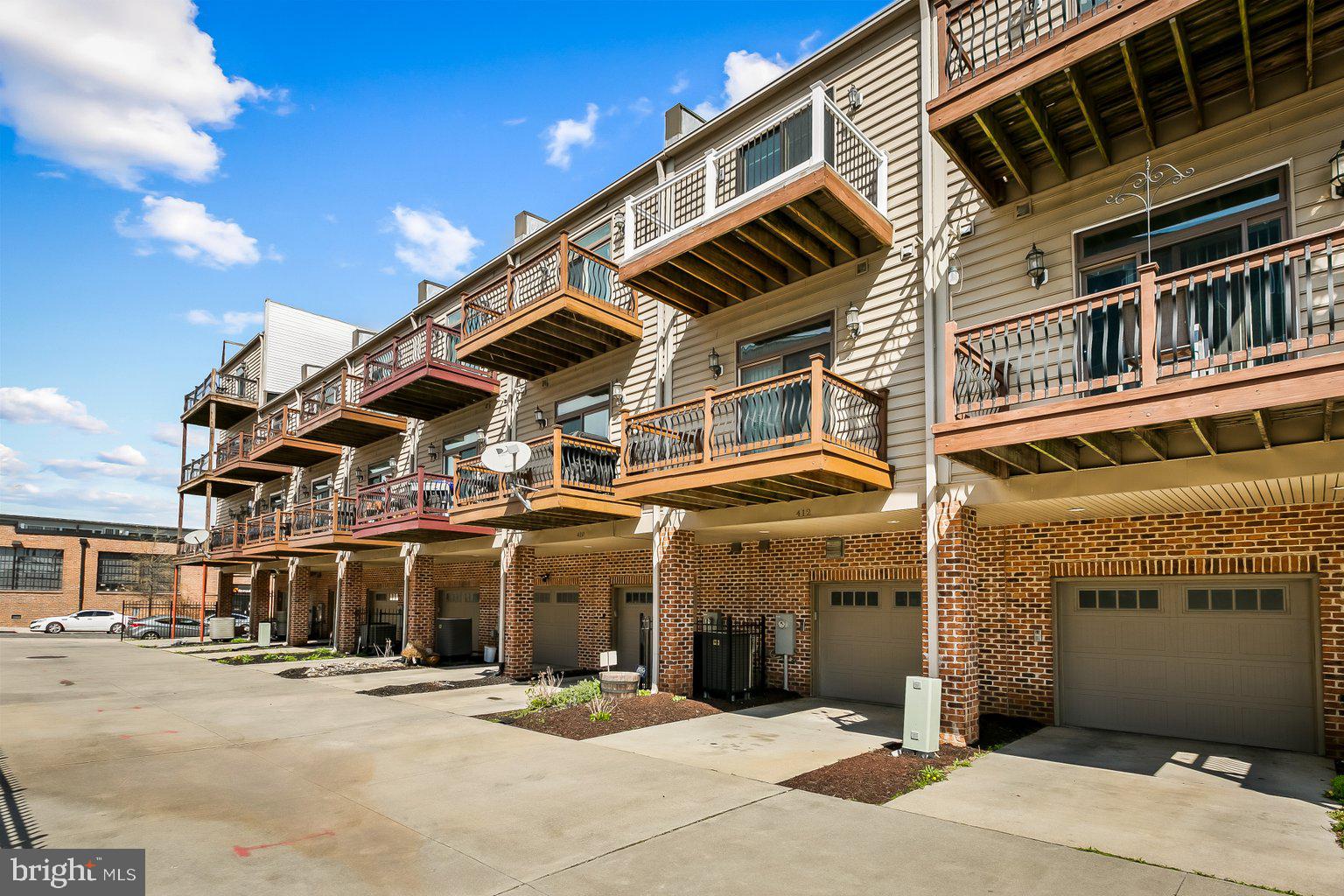 HIGHLANDTOWN - Residential