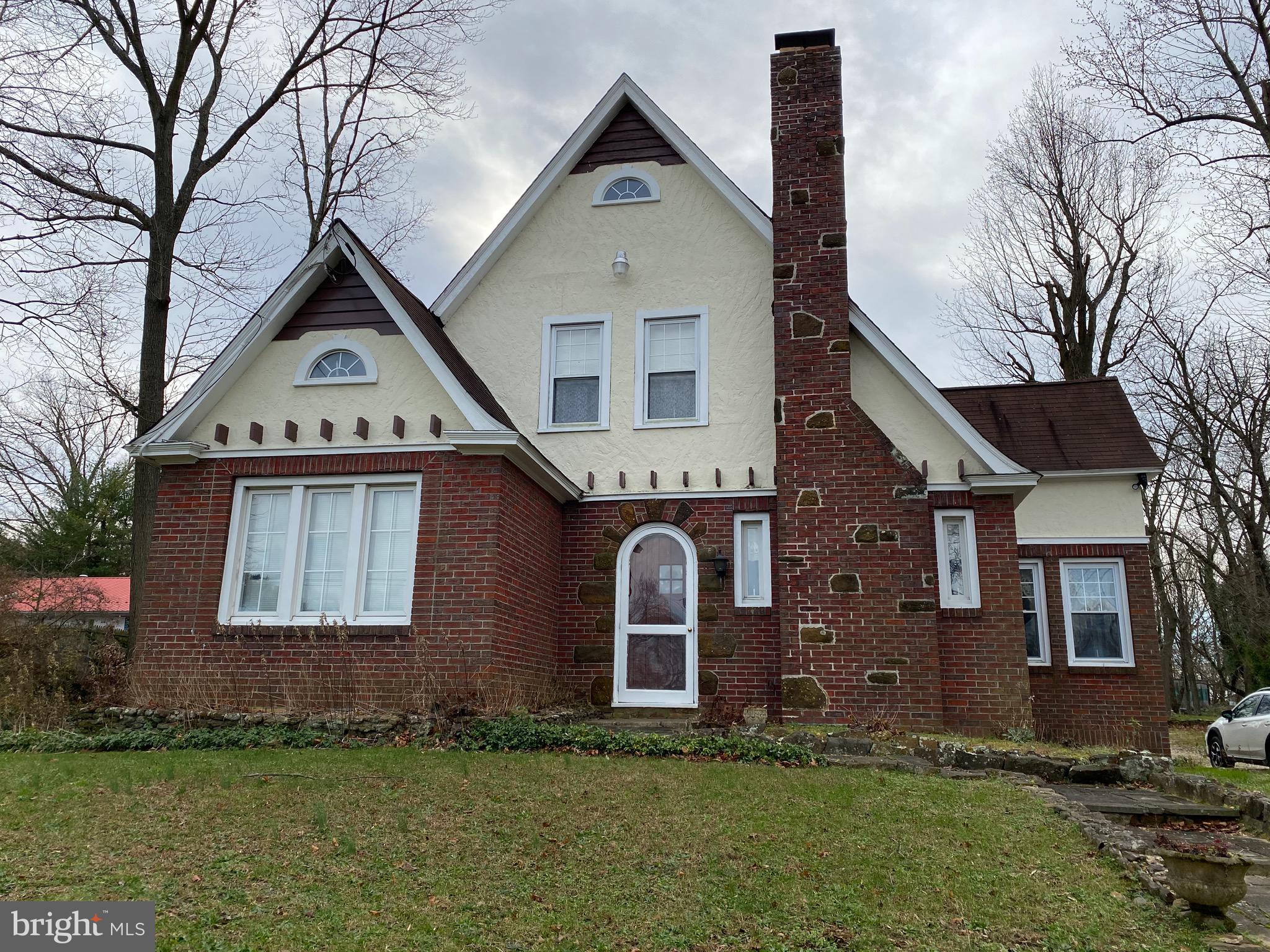 1457 W LANDIS AVENUE