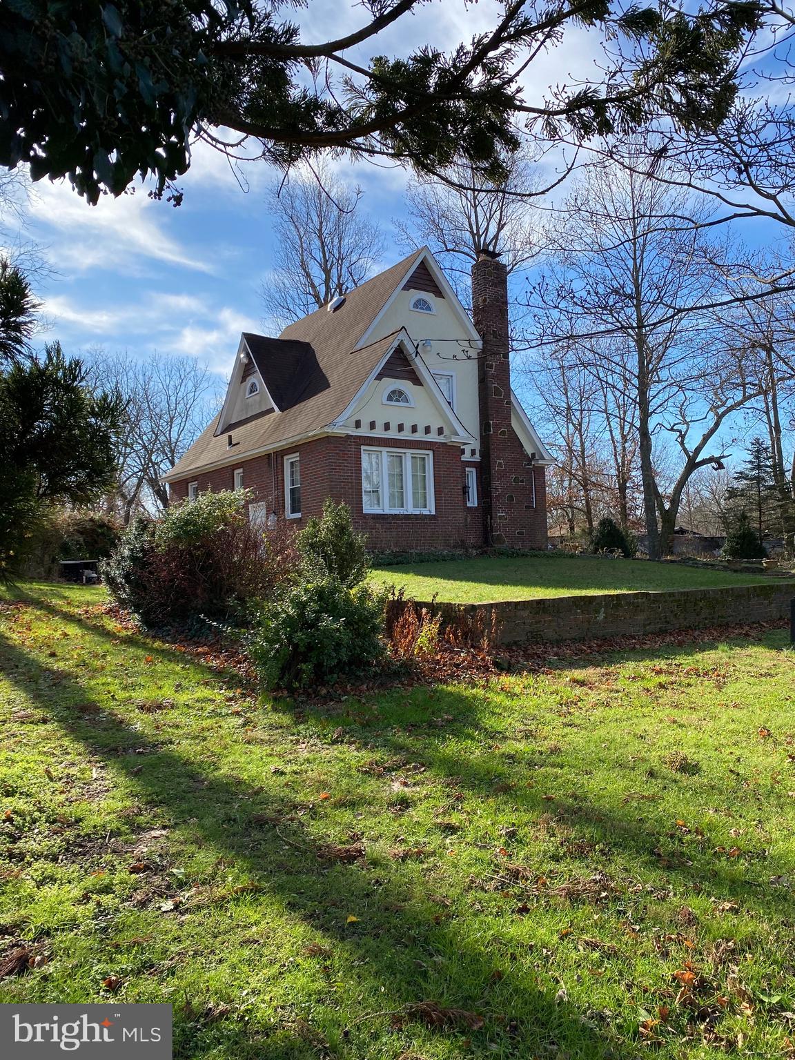 1457 W LANDIS AVENUE