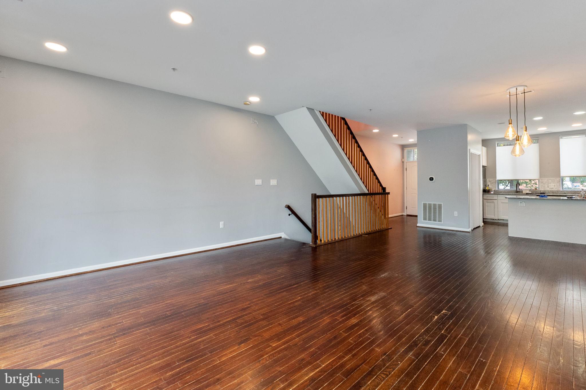 1025 COVINGTON STREET