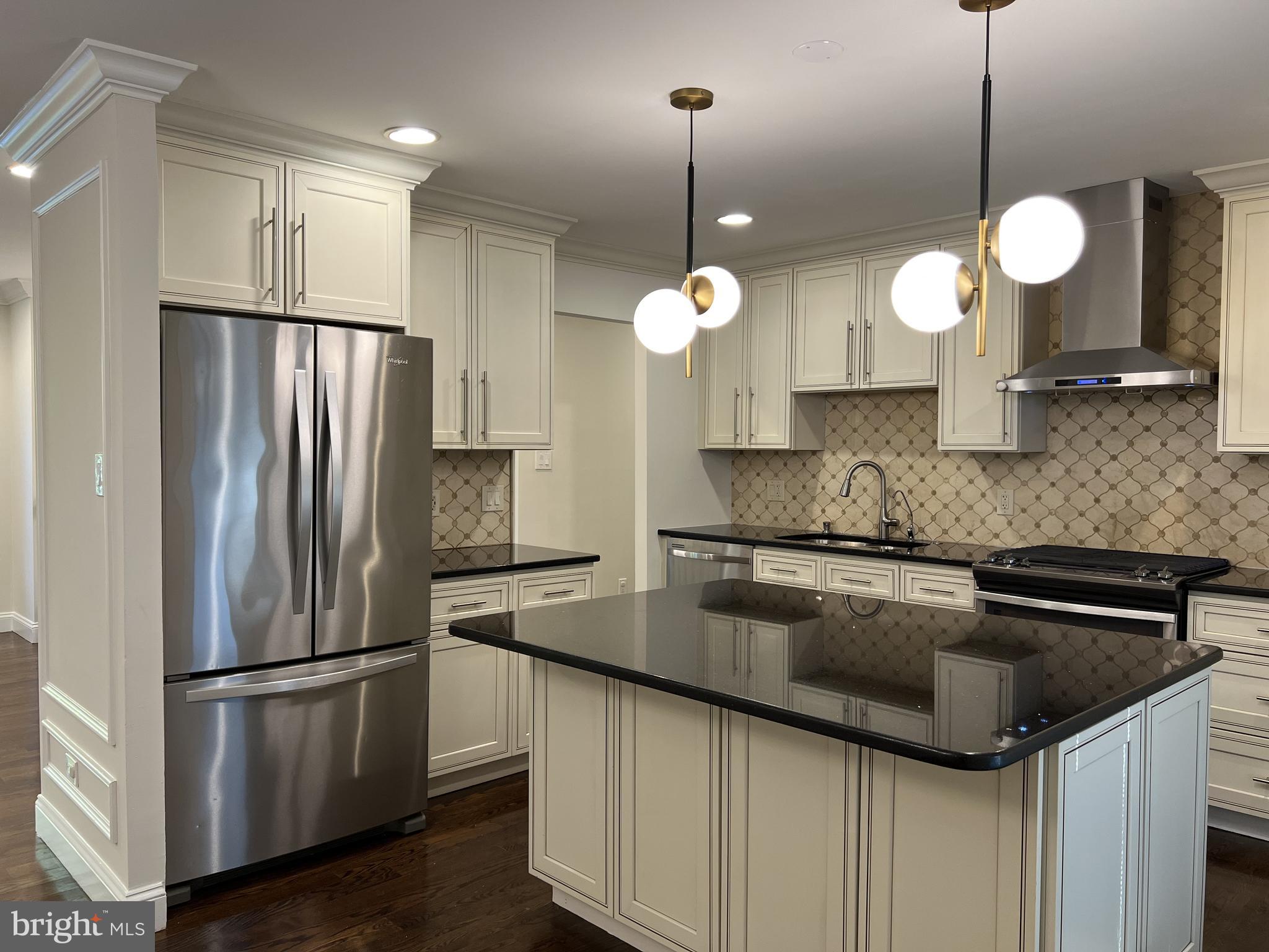 FLOWER HILL - Residential