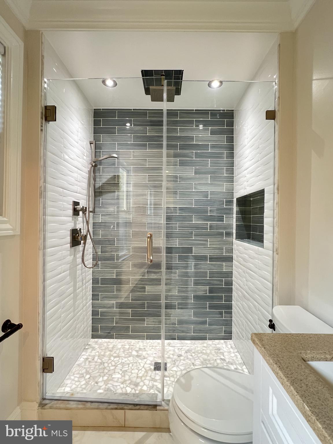 FLOWER HILL - Residential