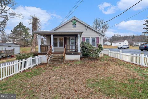 Homes For Sale - 825 N Lincoln Street<br/> Perry County, DUNCANNON, PA 17020