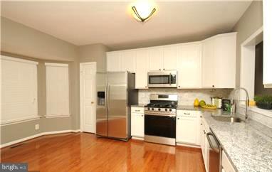 ASHBURN FARM - Residential Lease