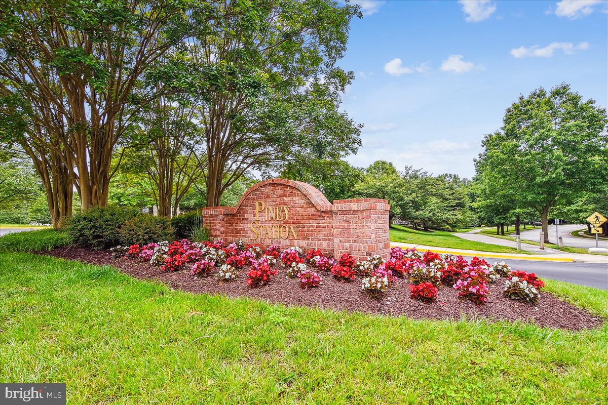 931 DEERBERRY COURT