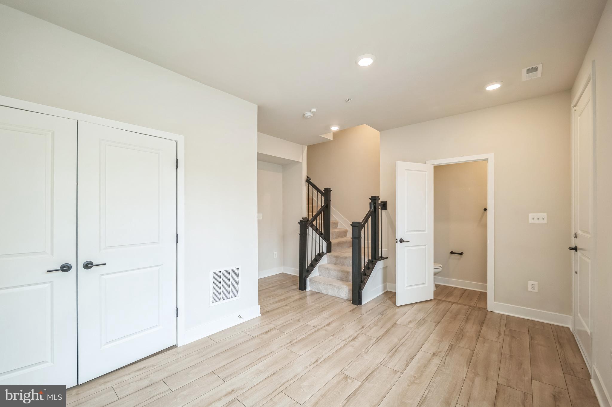 MEDFIELD - Residential