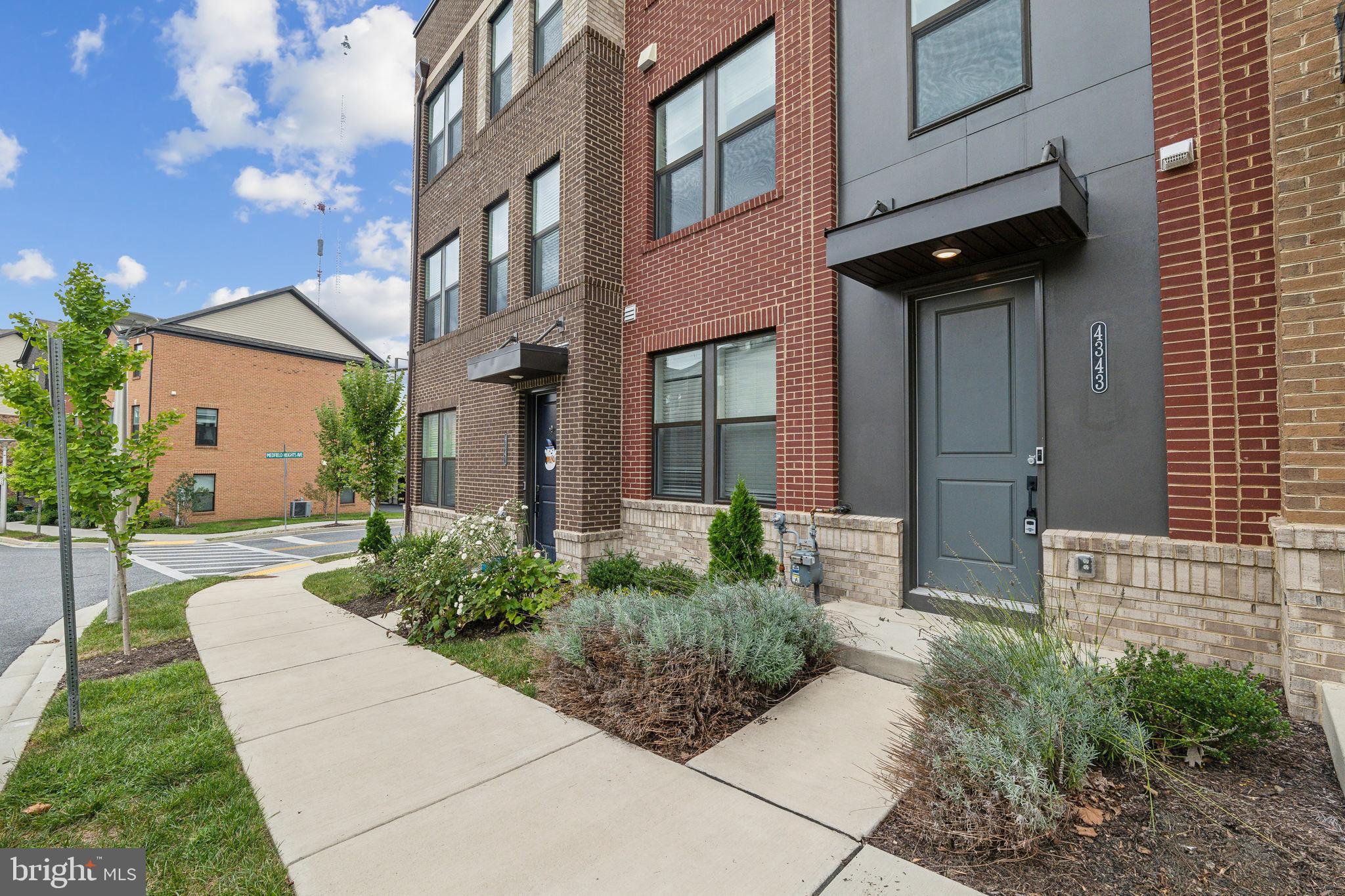 MEDFIELD - Residential