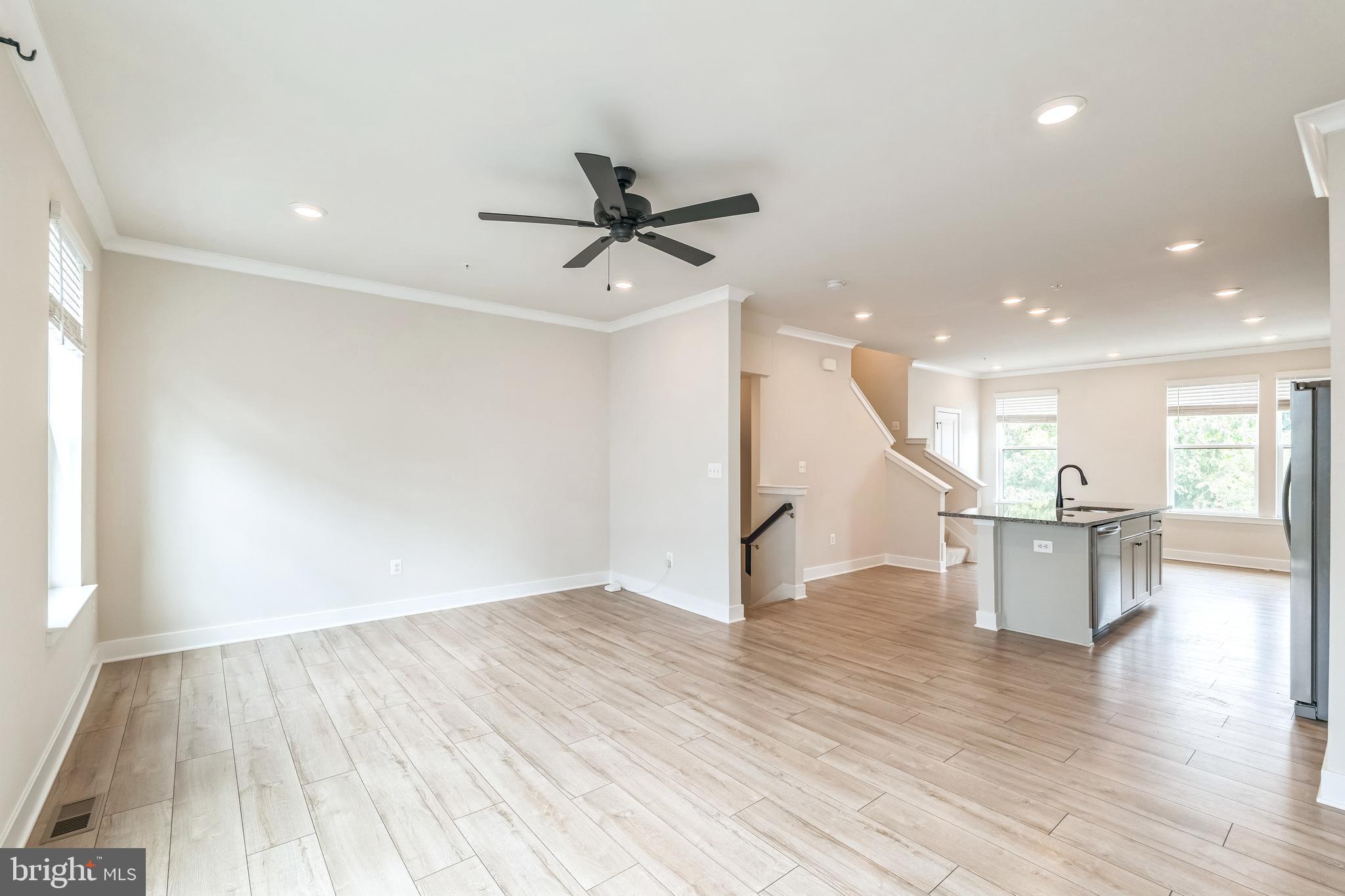 MEDFIELD - Residential