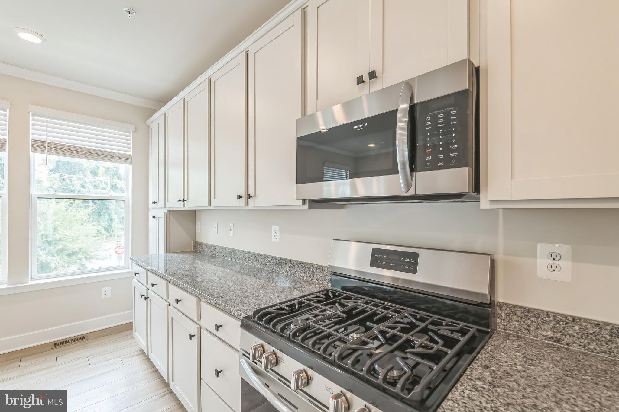 MEDFIELD - Residential