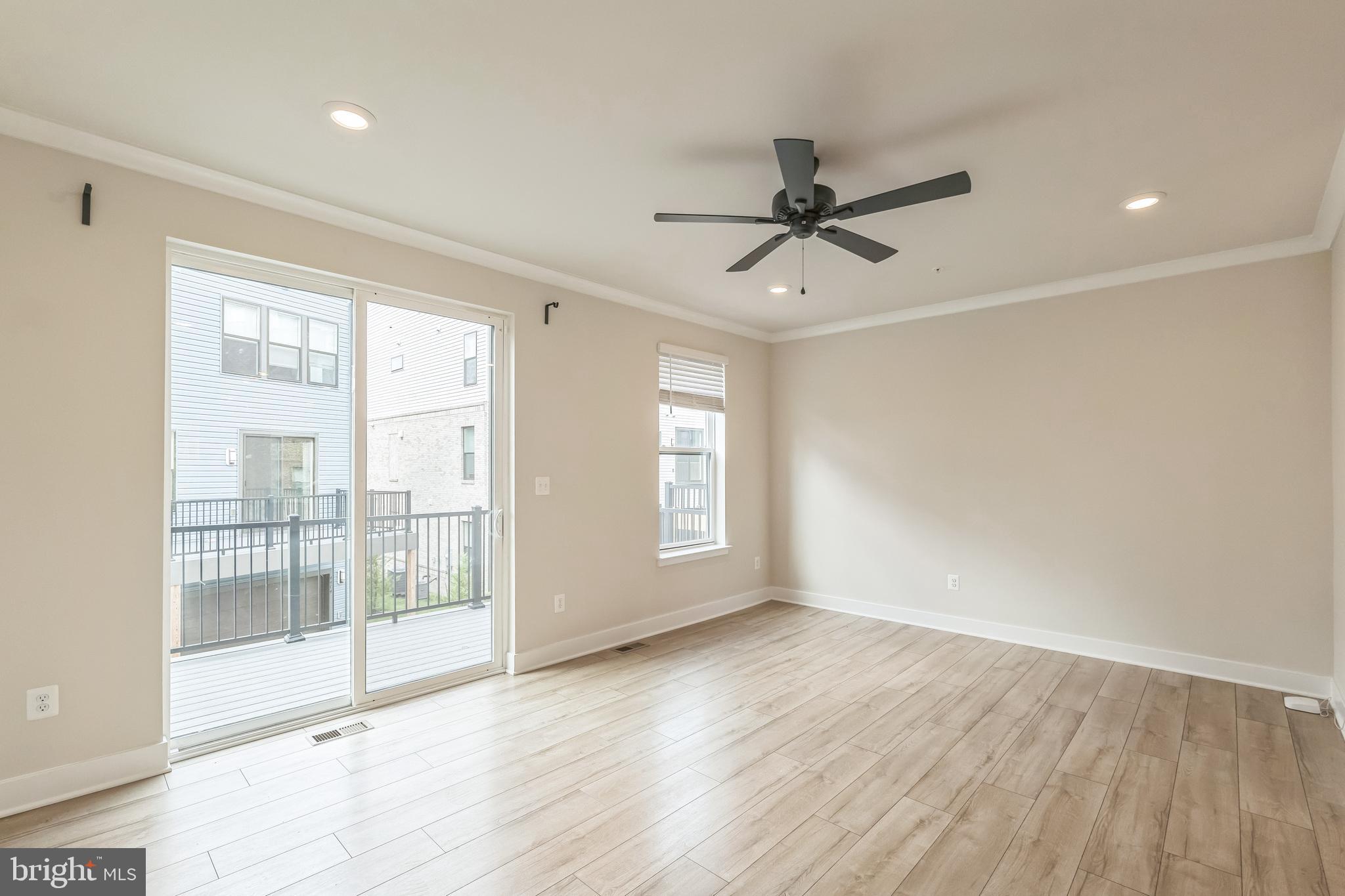 MEDFIELD - Residential