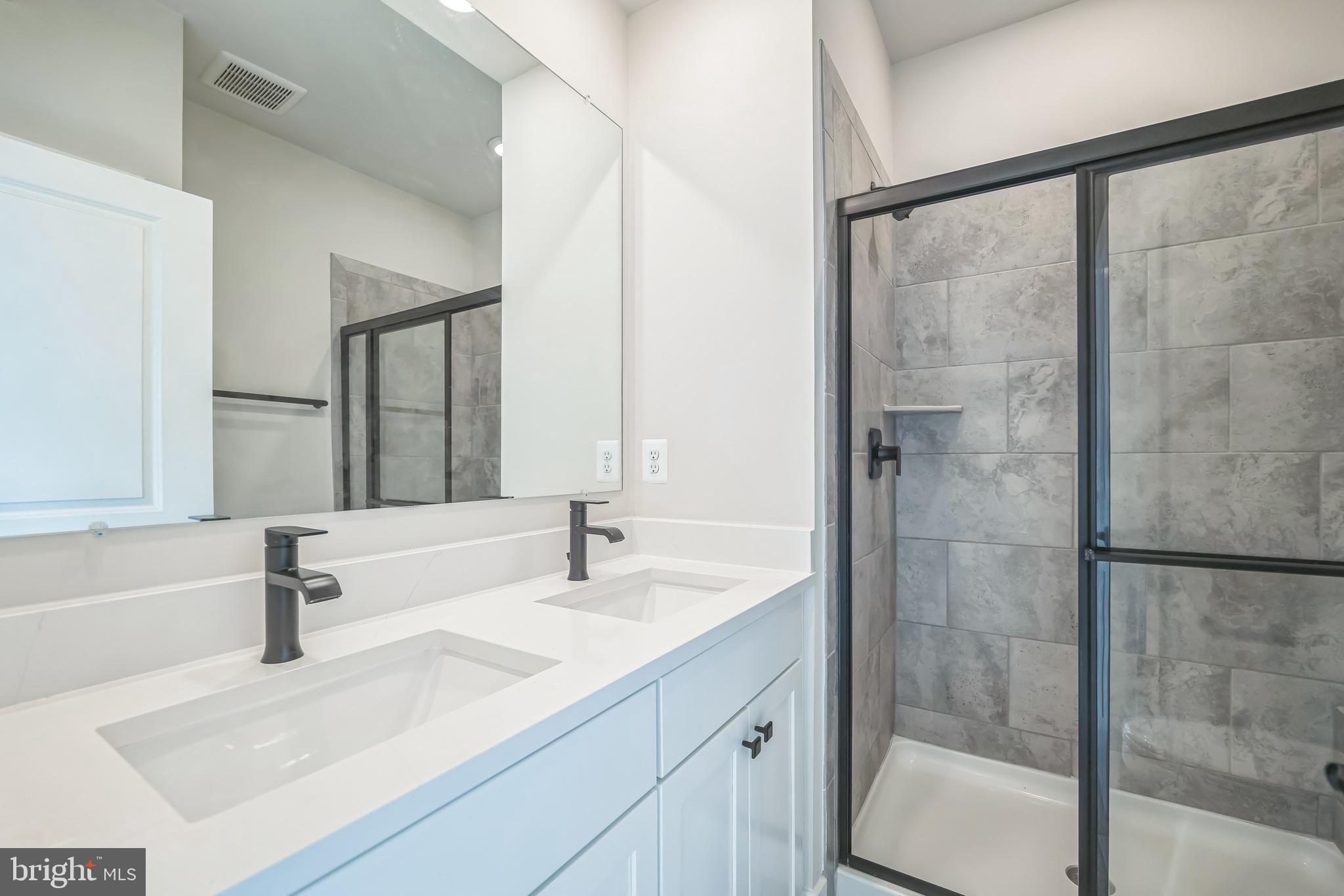 MEDFIELD - Residential