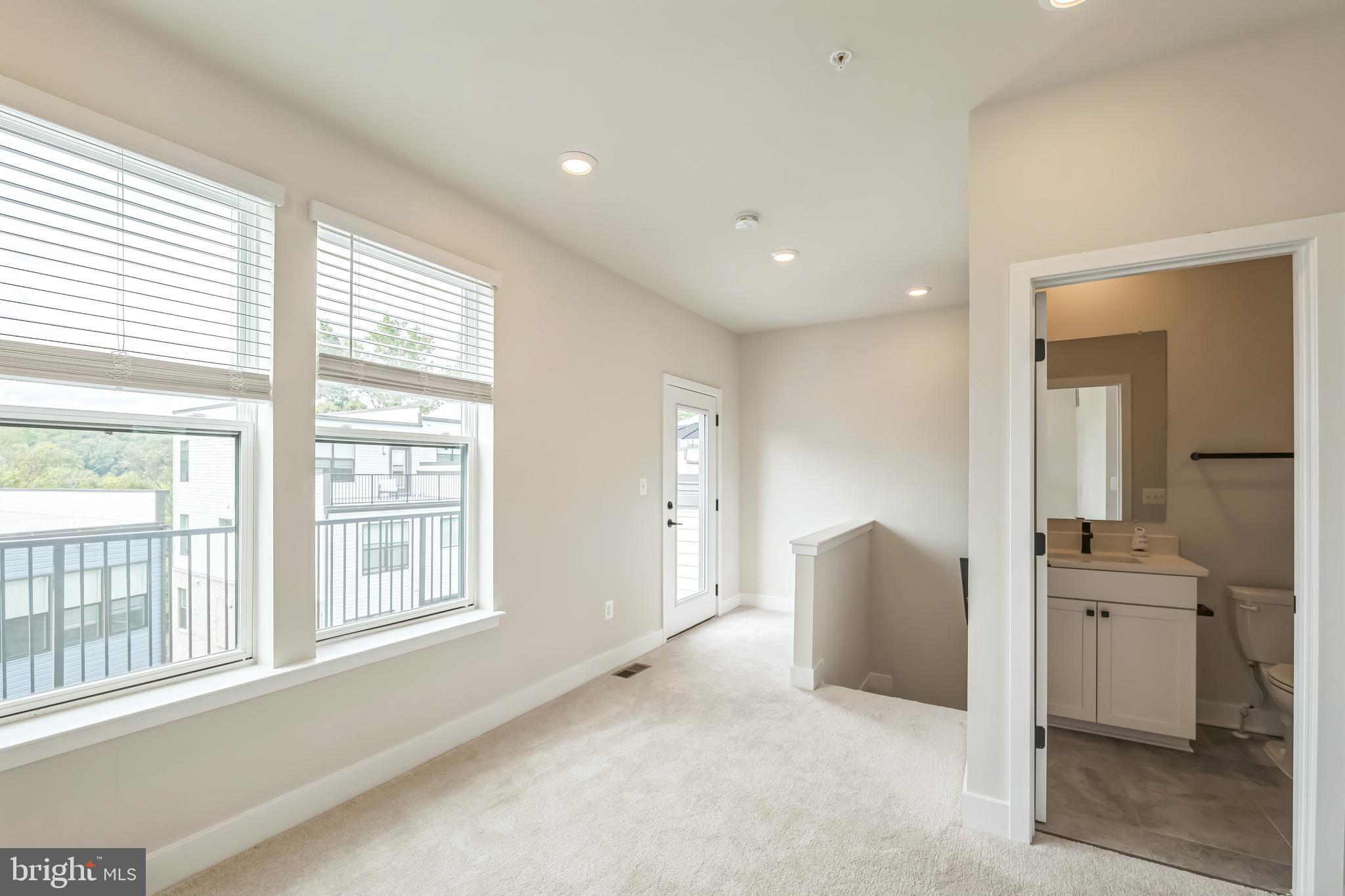 MEDFIELD - Residential