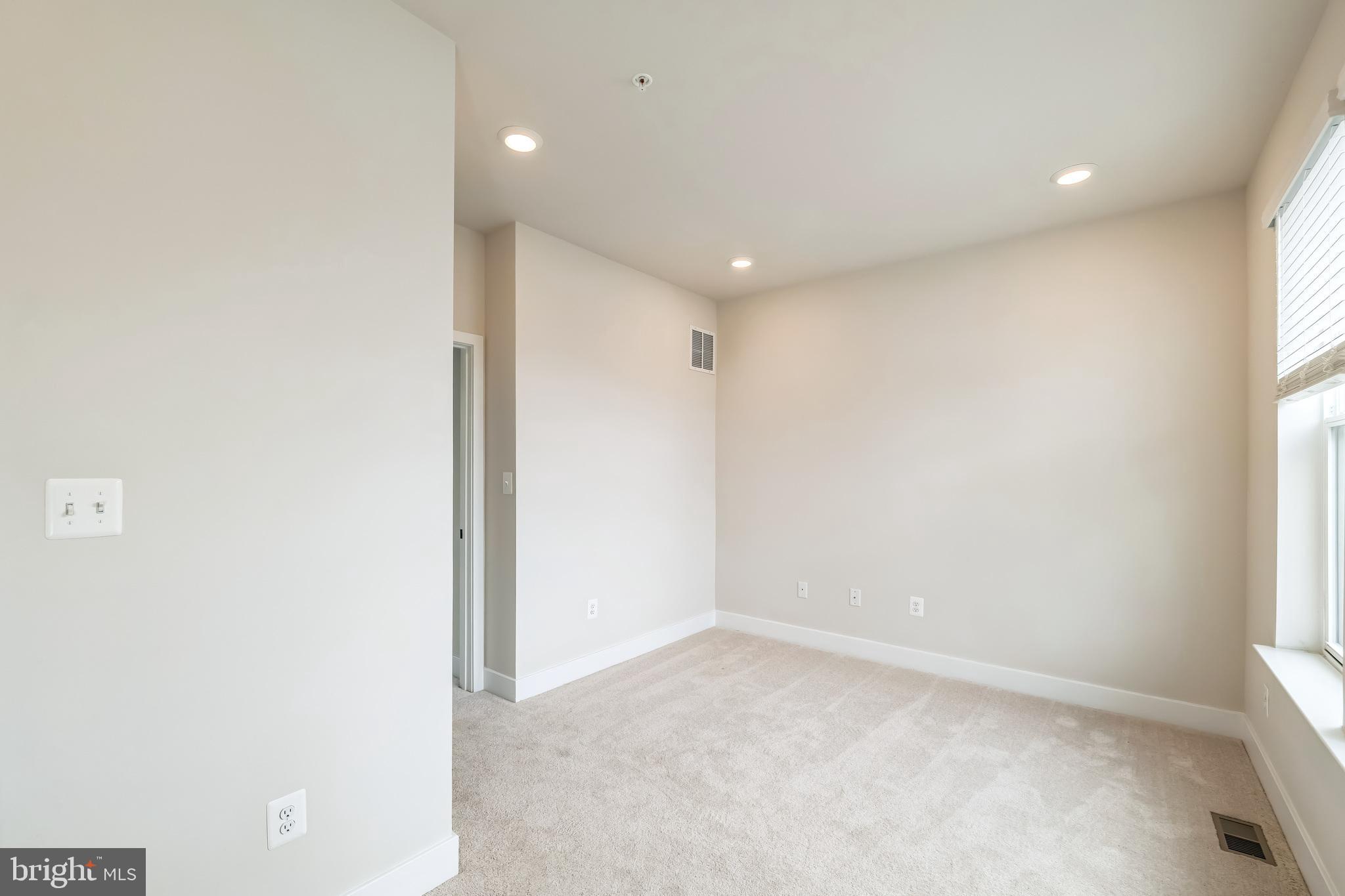 MEDFIELD - Residential