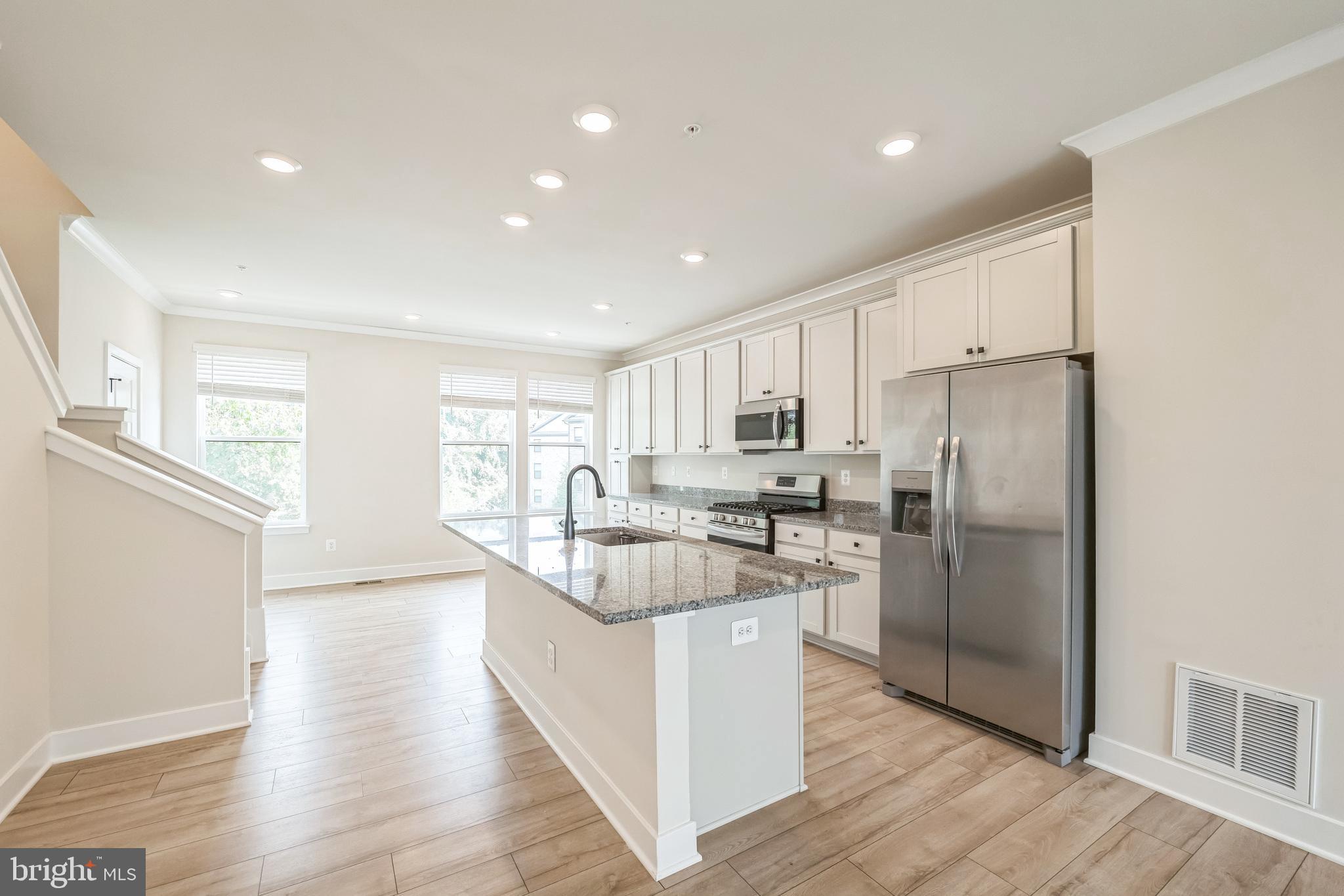 MEDFIELD - Residential