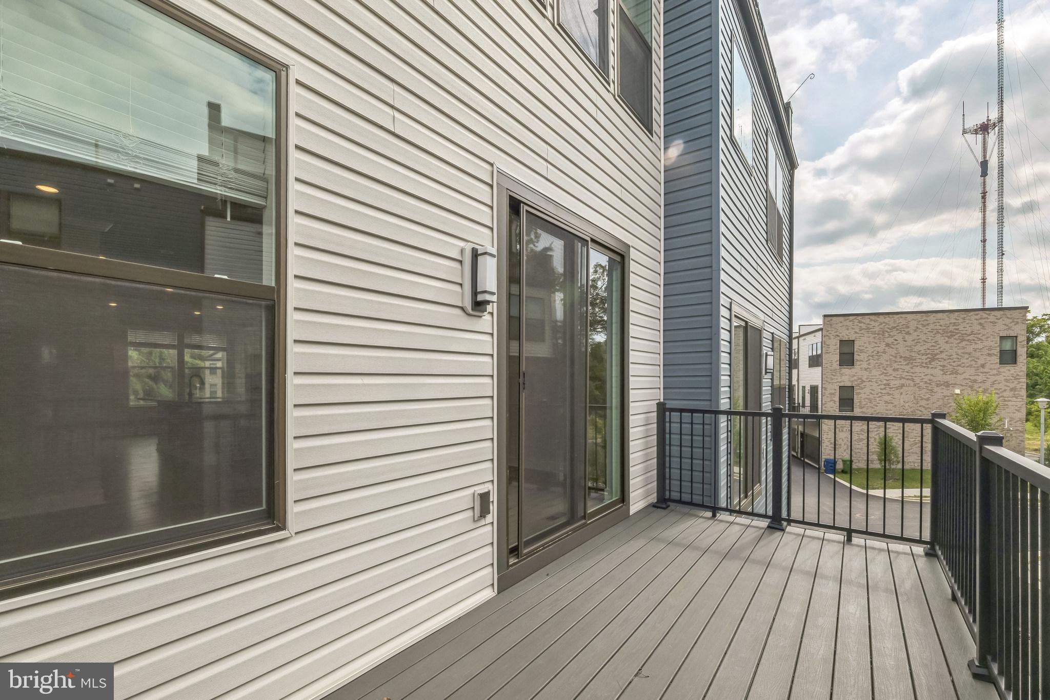 MEDFIELD - Residential